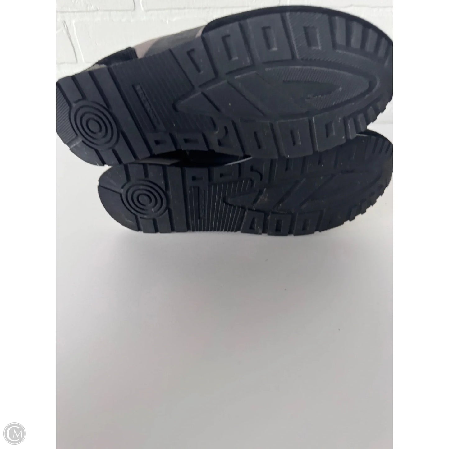 Shoes Sneakers By Tretorn In Black, Size: 7.5