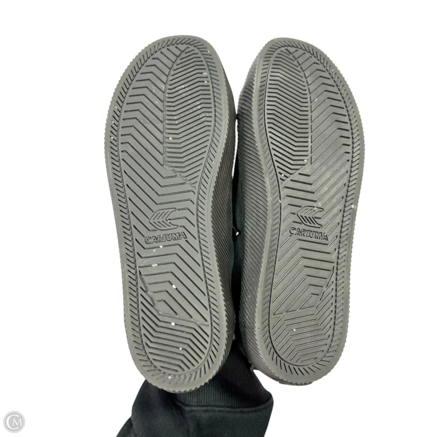 Shoes Sneakers By Cariuma In Black, Size: 7.5