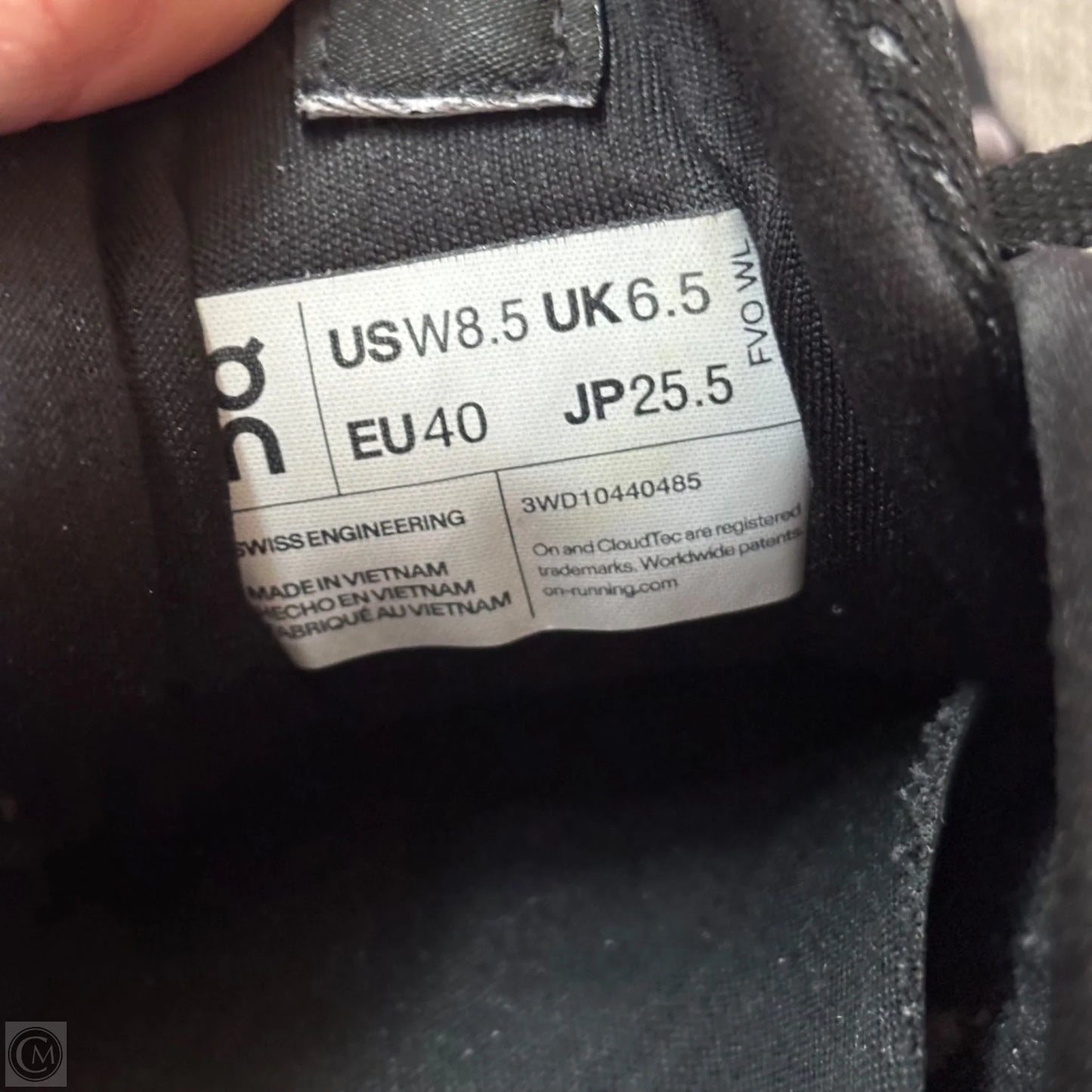 Shoes Athletic By On In Black, Size: 8.5