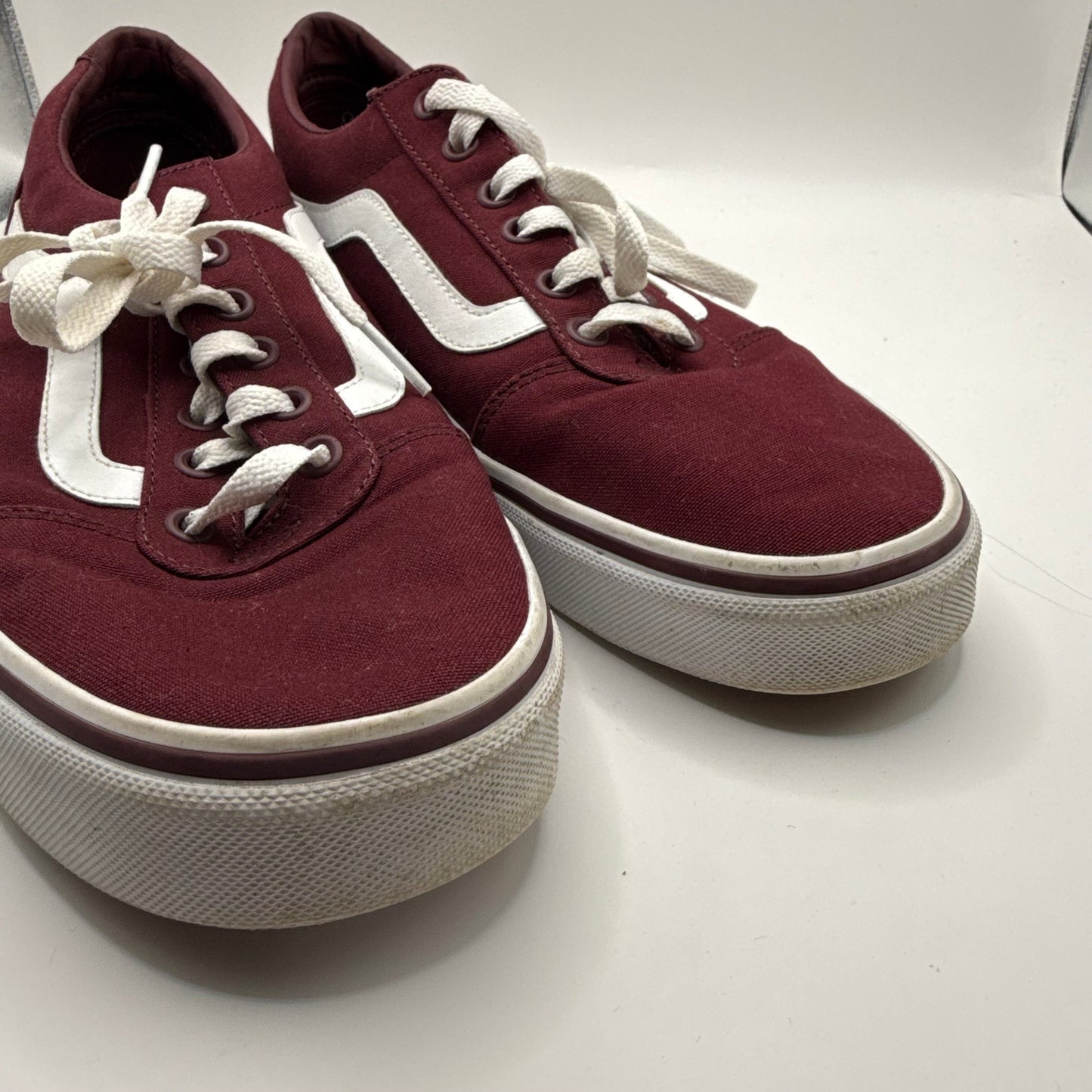 Shoes Sneakers By Vans In Maroon, Size: 11