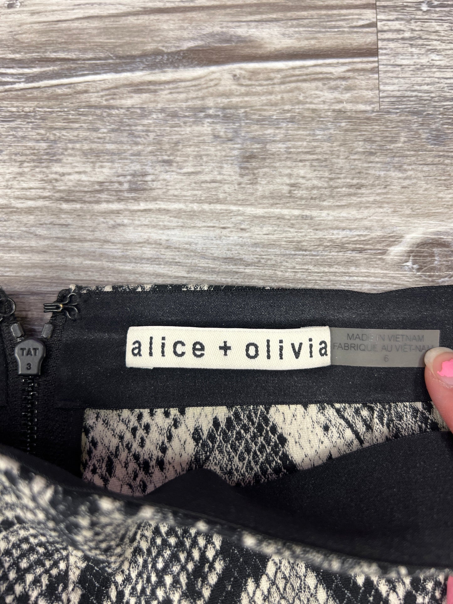 Pants Designer By Alice + Olivia Size: 6