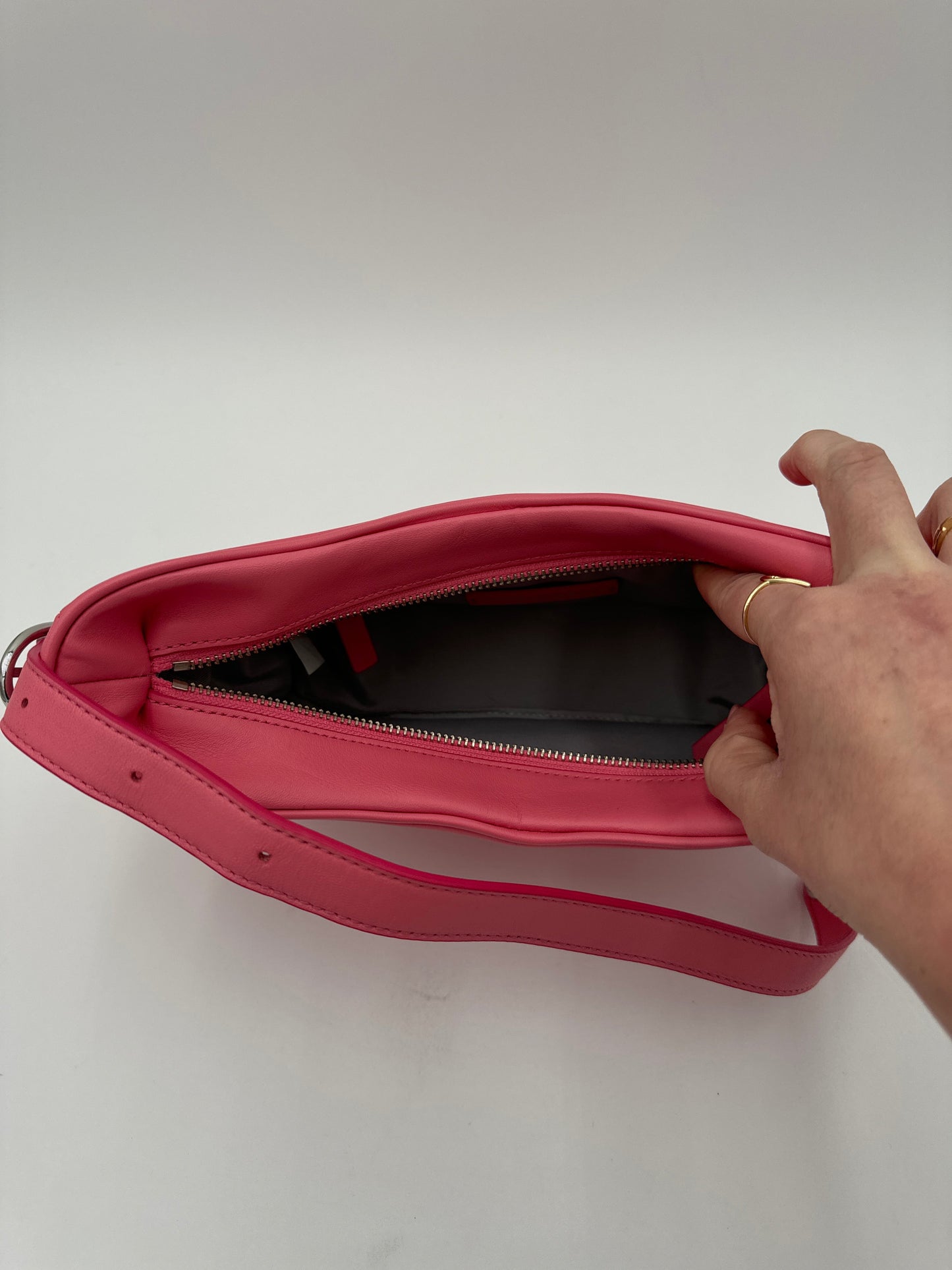 Handbag Luxury Designer By Marc Jacobs, Size: Medium