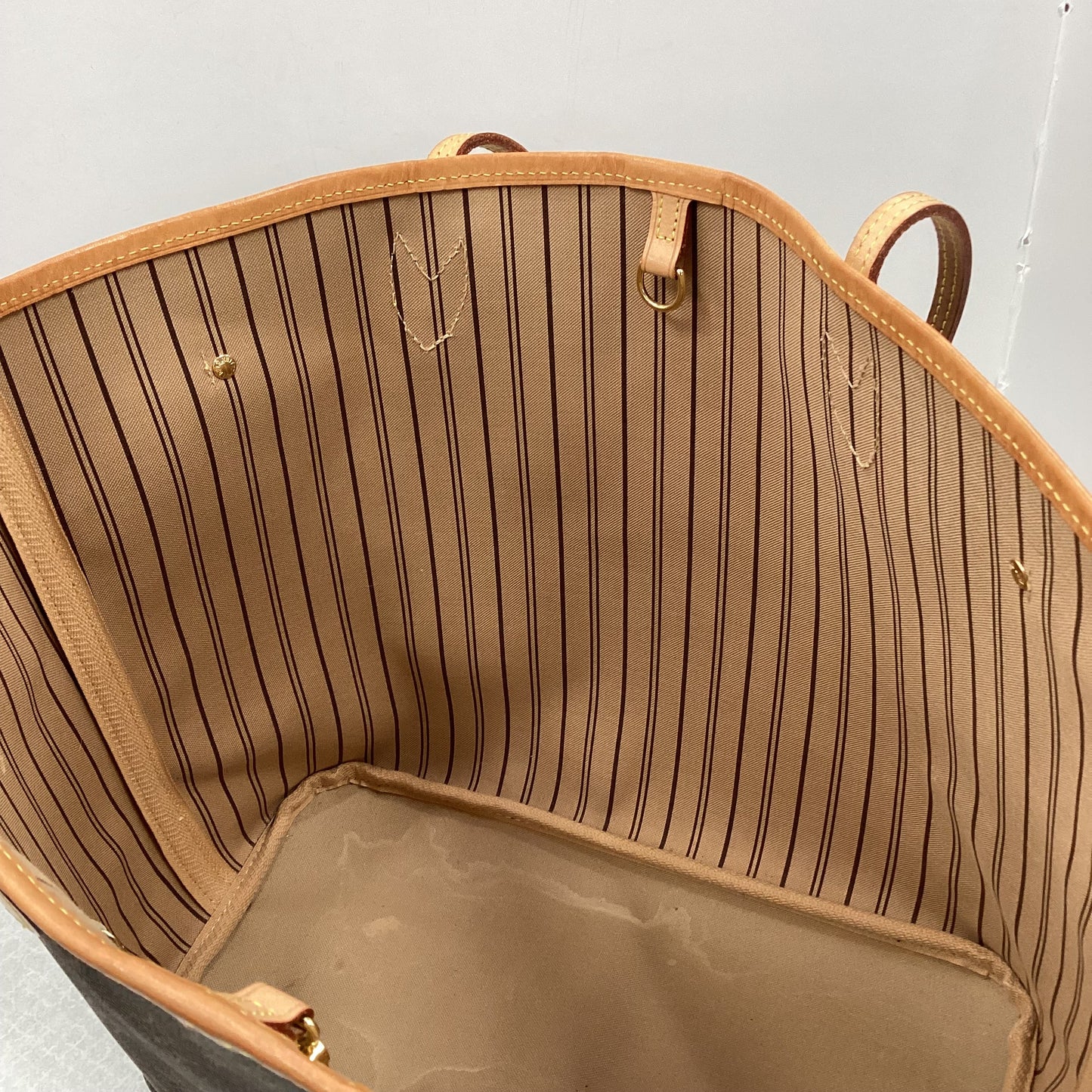 Handbag Luxury Designer By Louis Vuitton, Size: Large