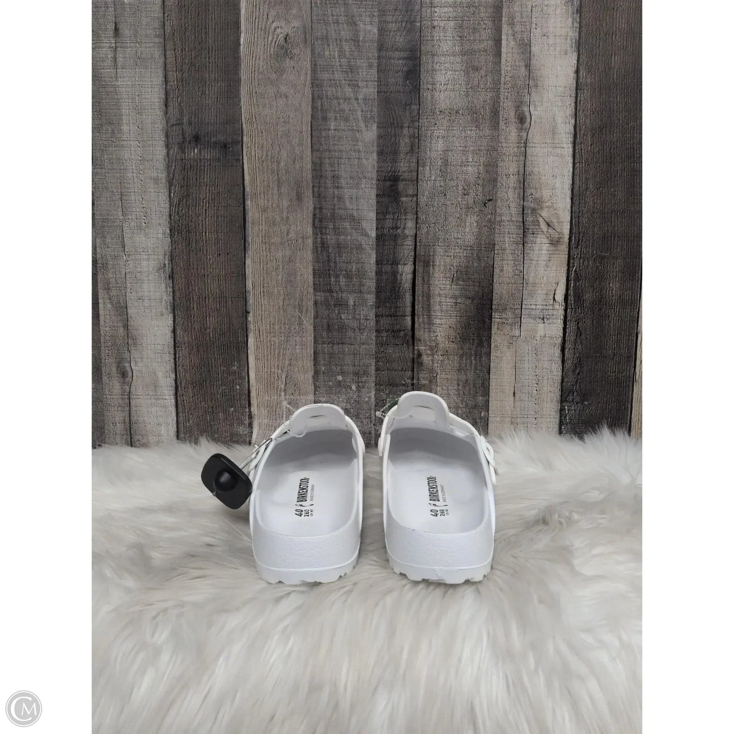 Shoes Flats By Birkenstock In White, Size: 9