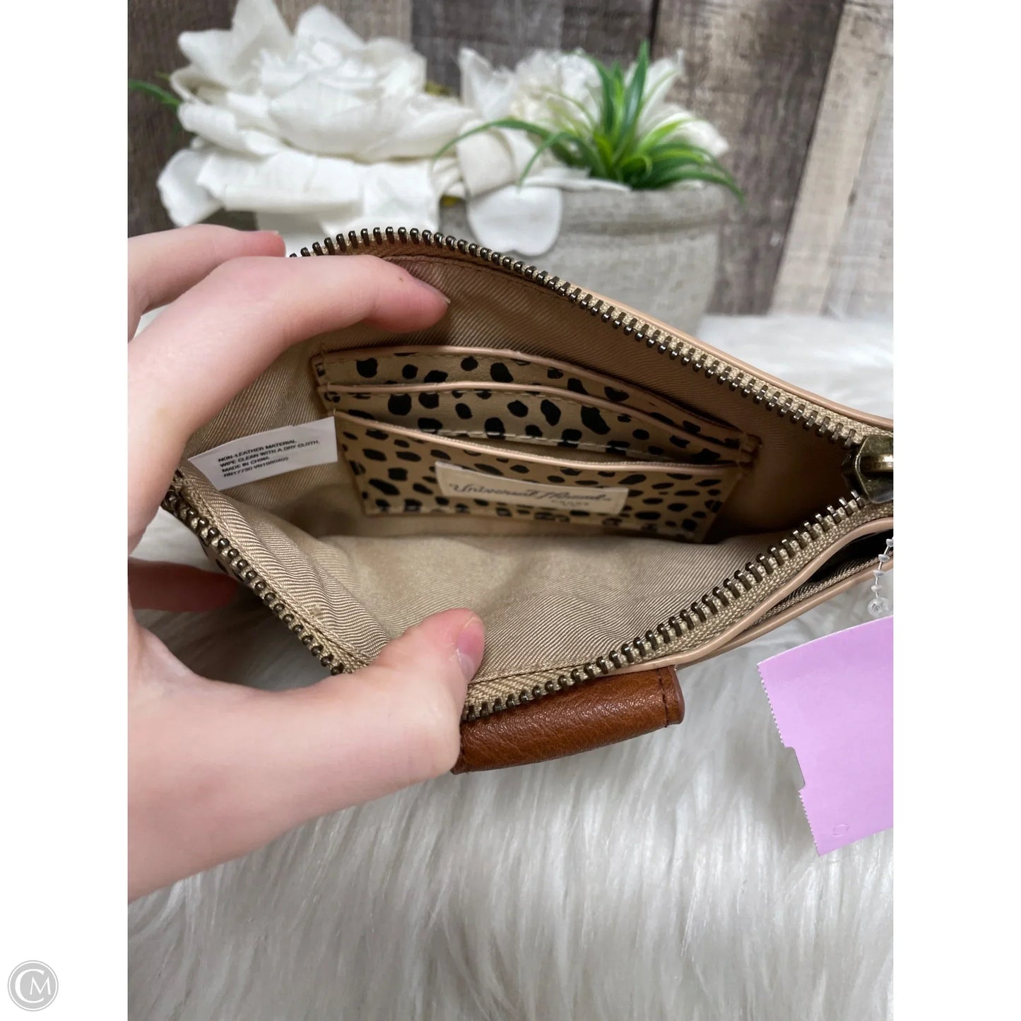 Wristlet By Universal Thread, Size: Medium