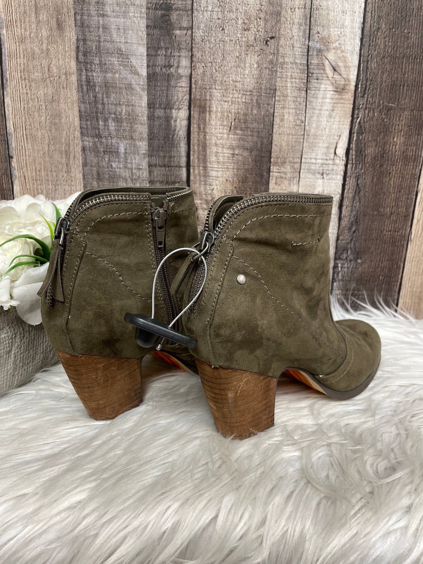 Boots Ankle Heels By Crown Vintage Size: 7