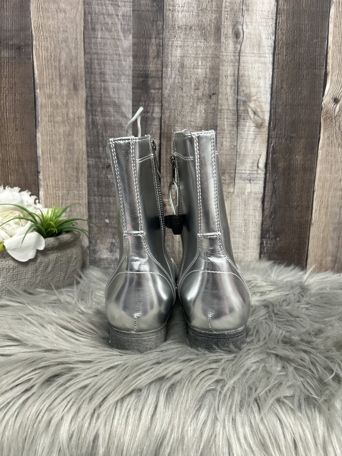 Boots Ankle Flats By Bamboo Size: 9