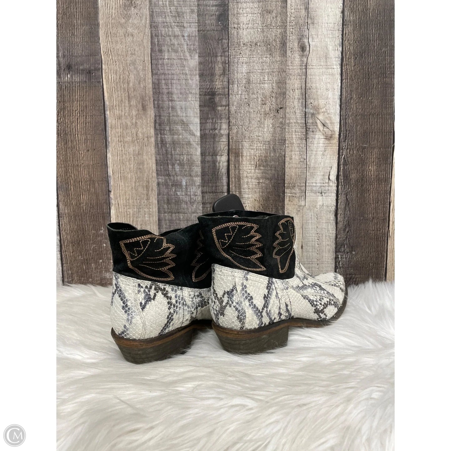 Boots Ankle Heels By Free People In Animal Print, Size: 5