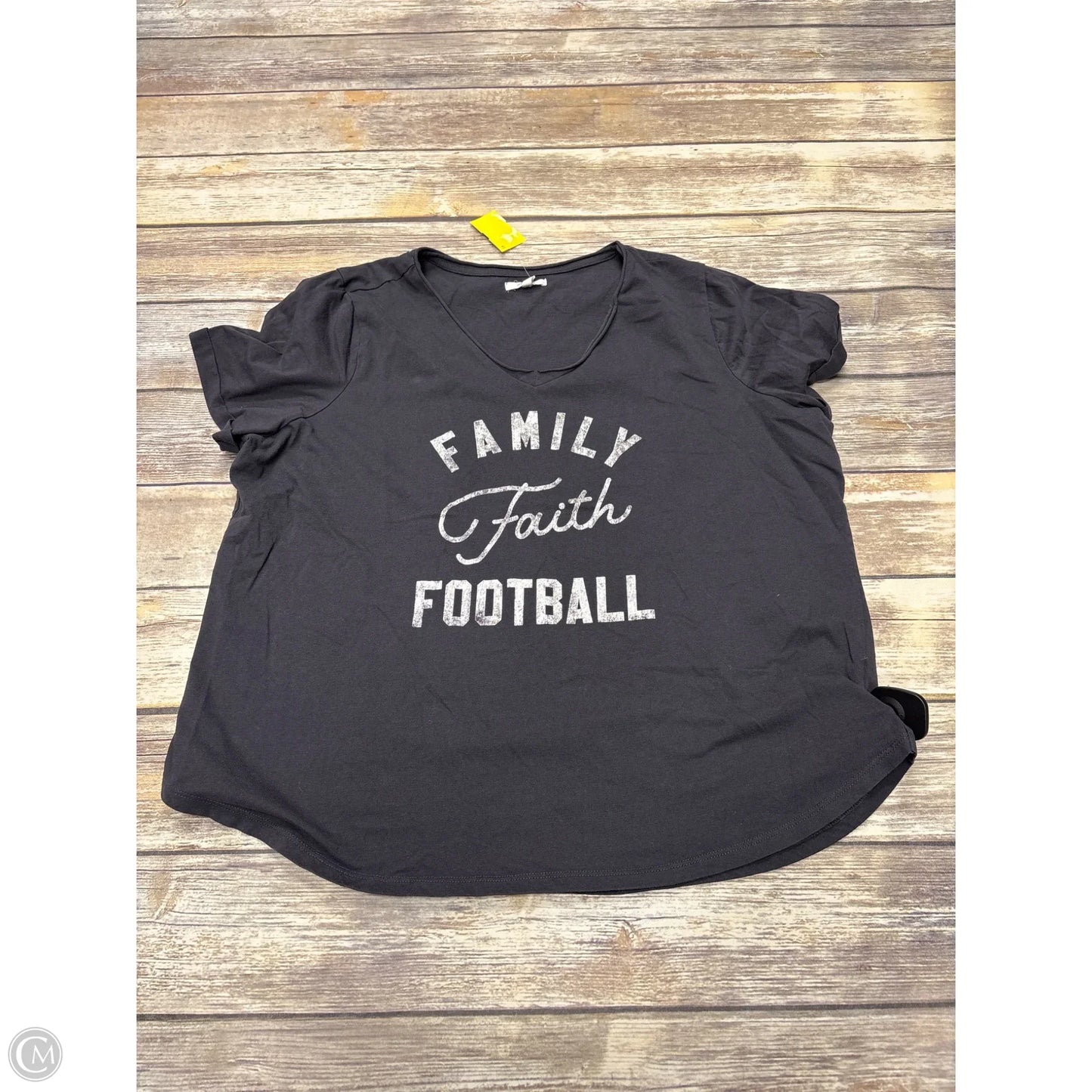 Top Short Sleeve By Maurices In Grey, Size: 1x