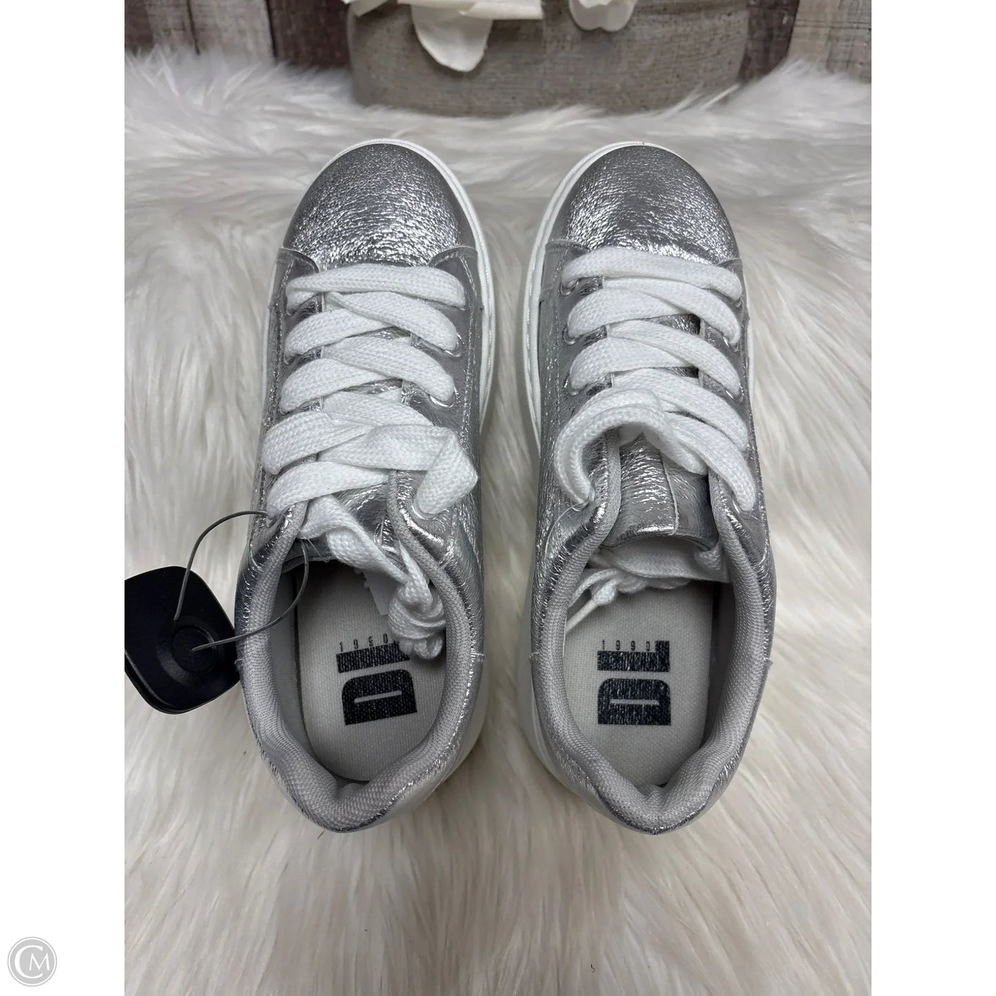 Shoes Flats By Cme In Silver, Size: 6.5