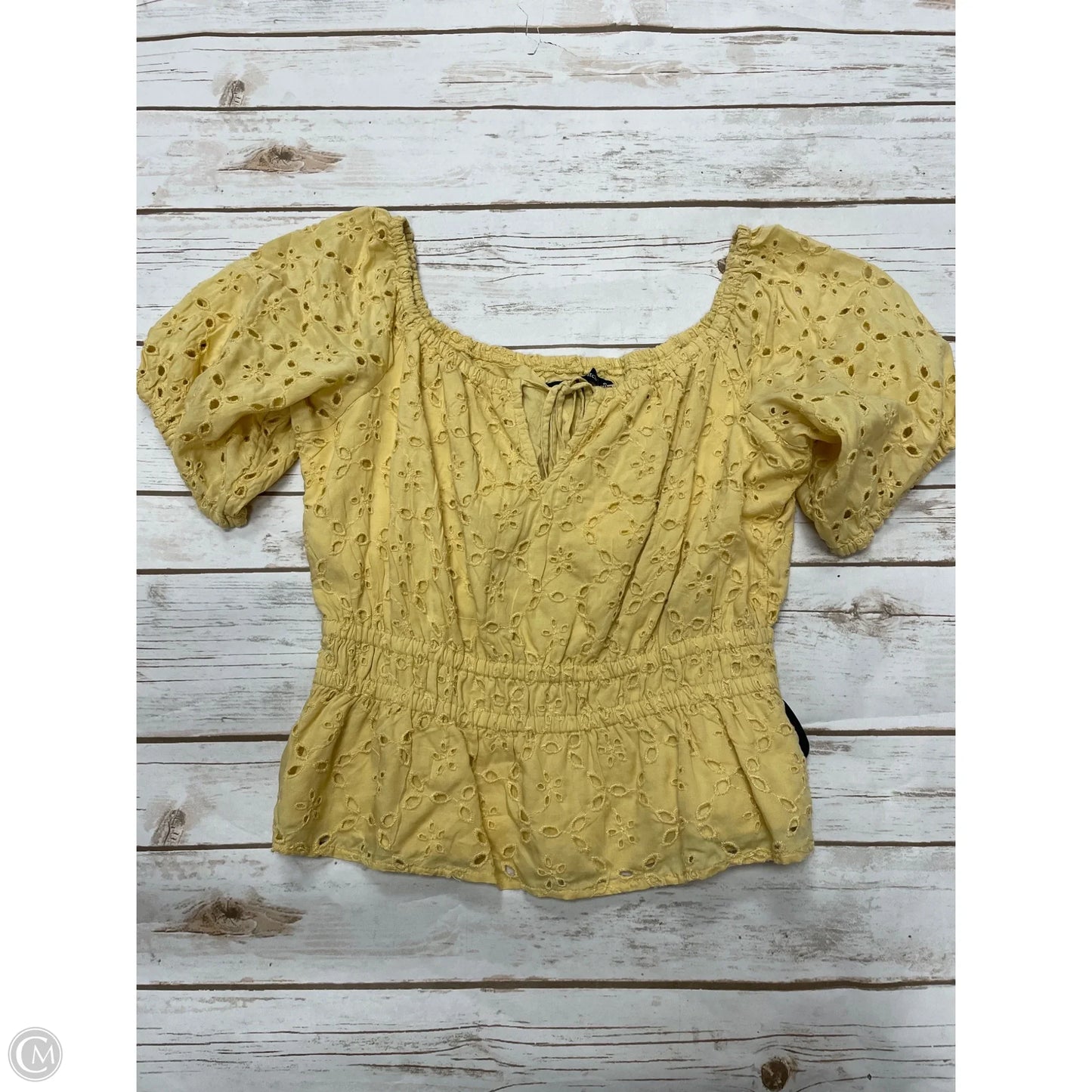 Top Short Sleeve By Abercrombie And Fitch In Gold, Size: S