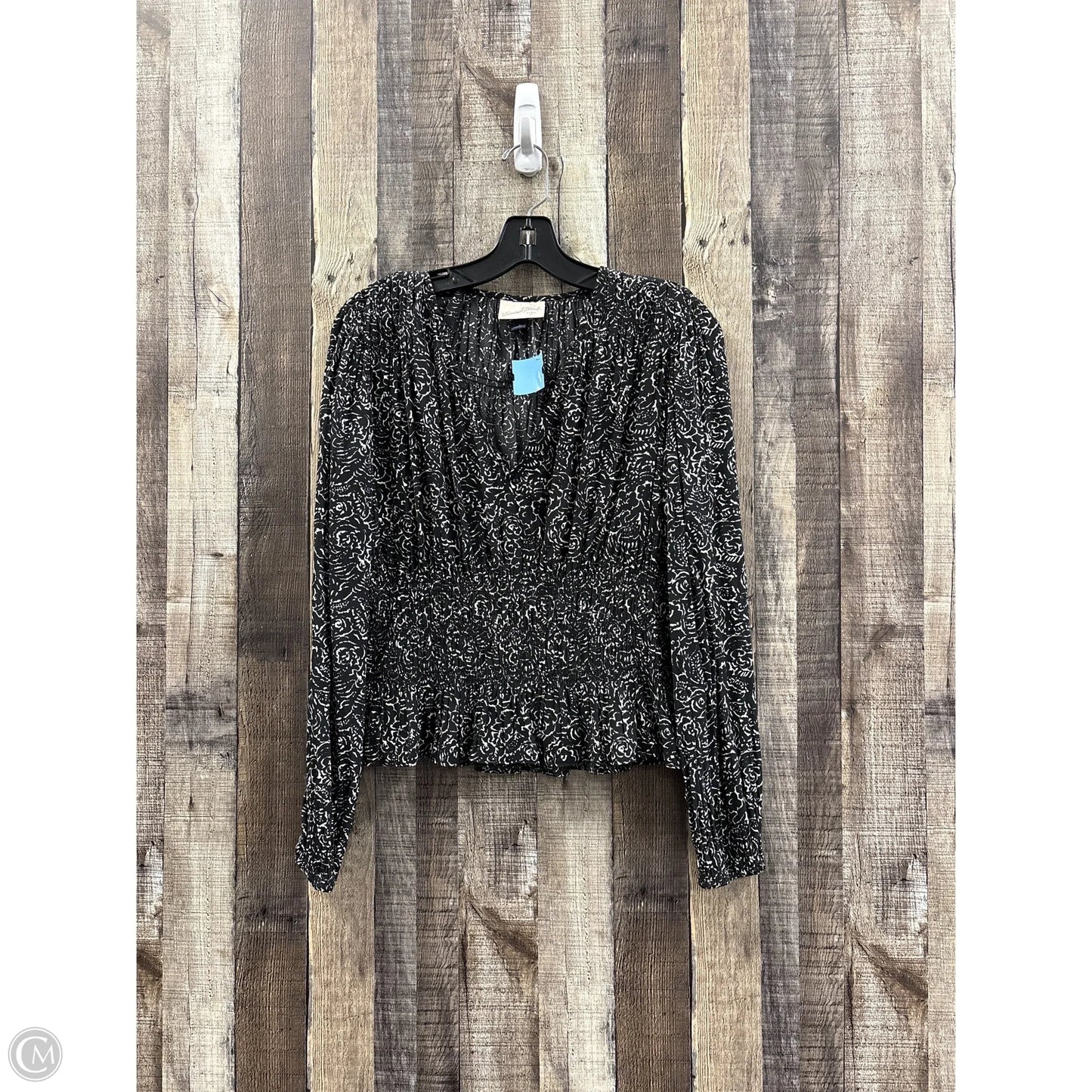 Top Long Sleeve By Universal Thread In Black & White, Size: M