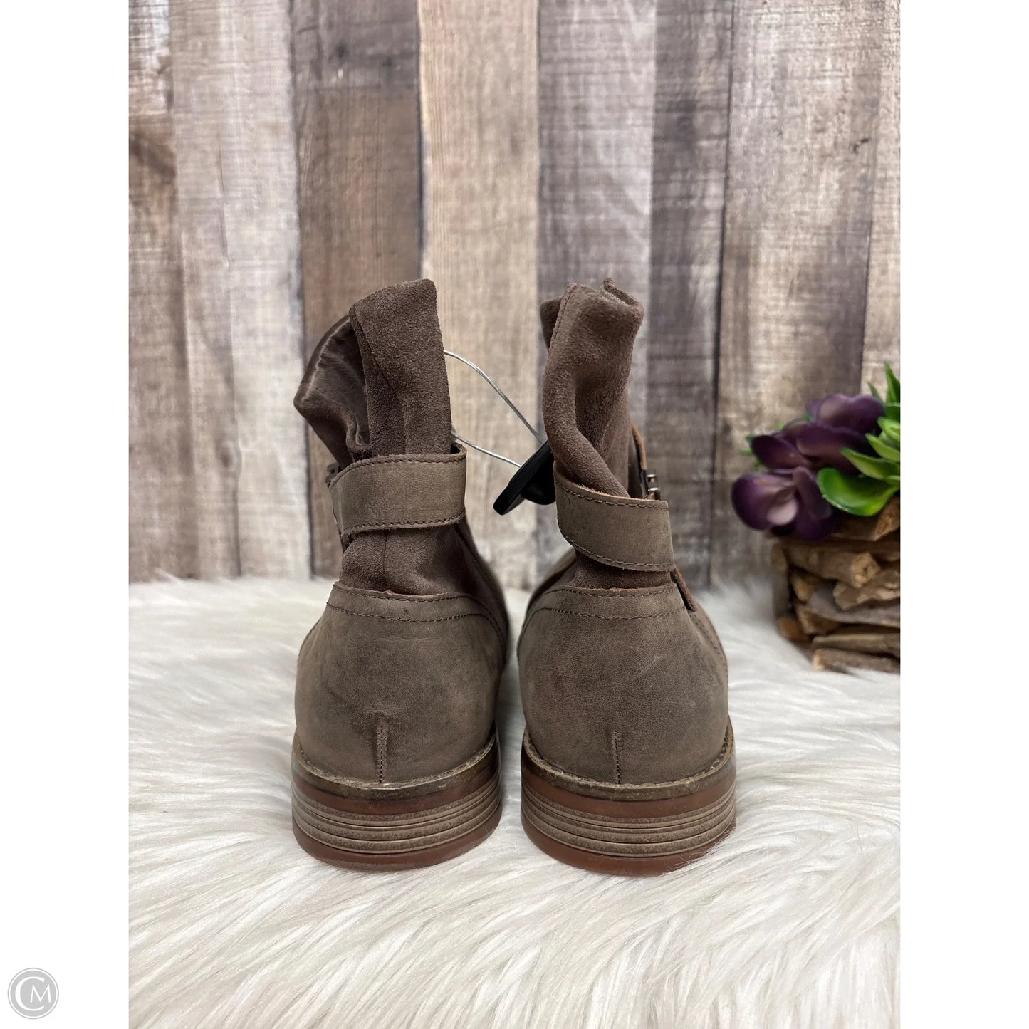 Boots Ankle Flats By Clarks In Brown, Size: 11