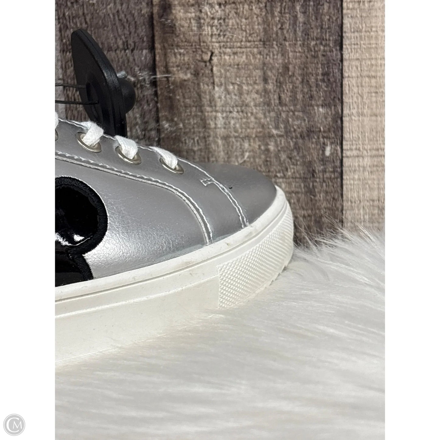 Shoes Sneakers By Disney In Silver, Size: 8