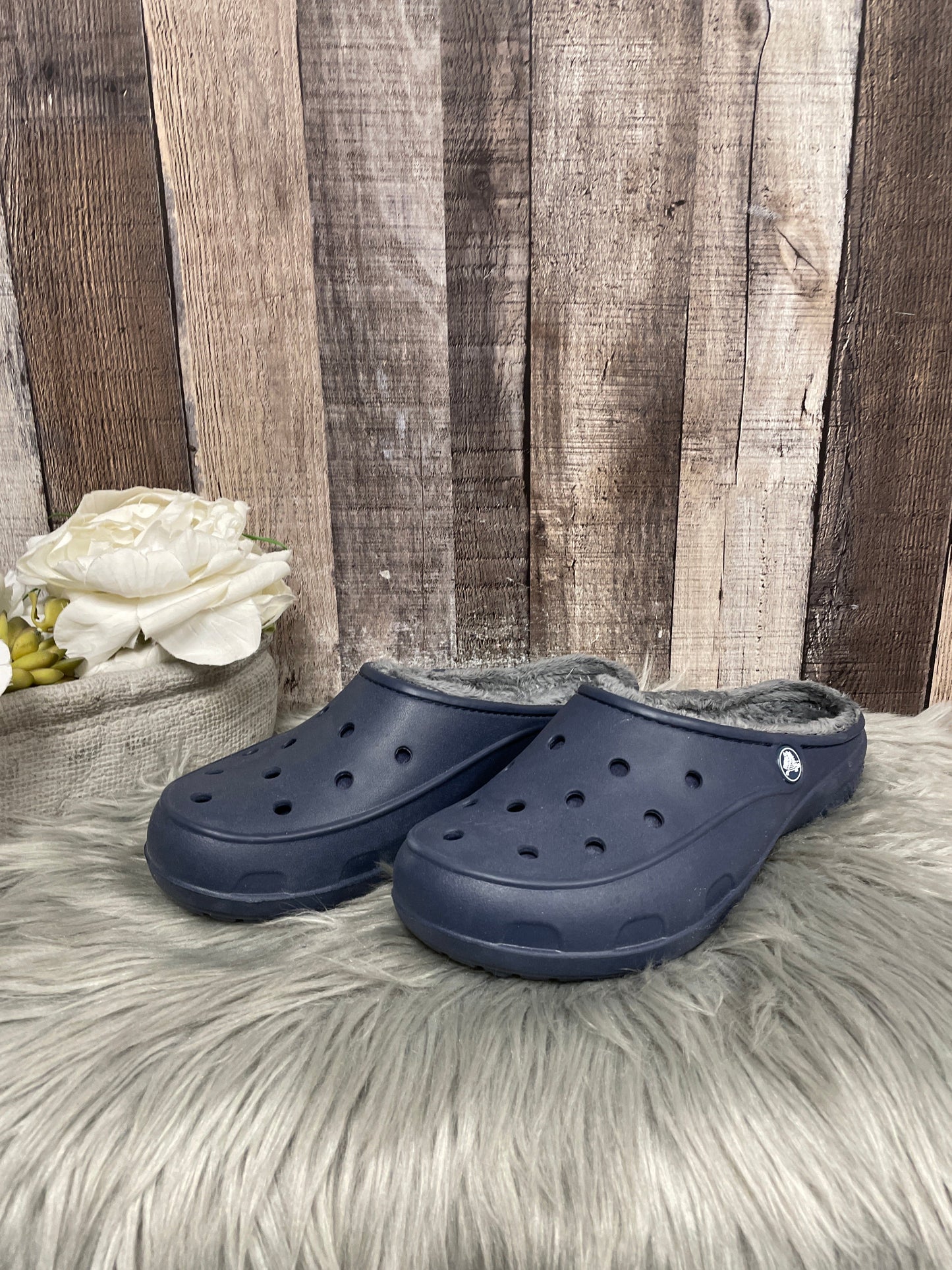 Shoes Flats By Crocs  Size: 8