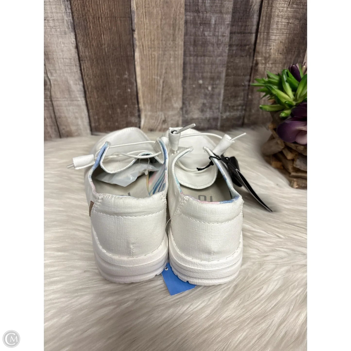 Shoes Flats By Hey Dude In White, Size: 6