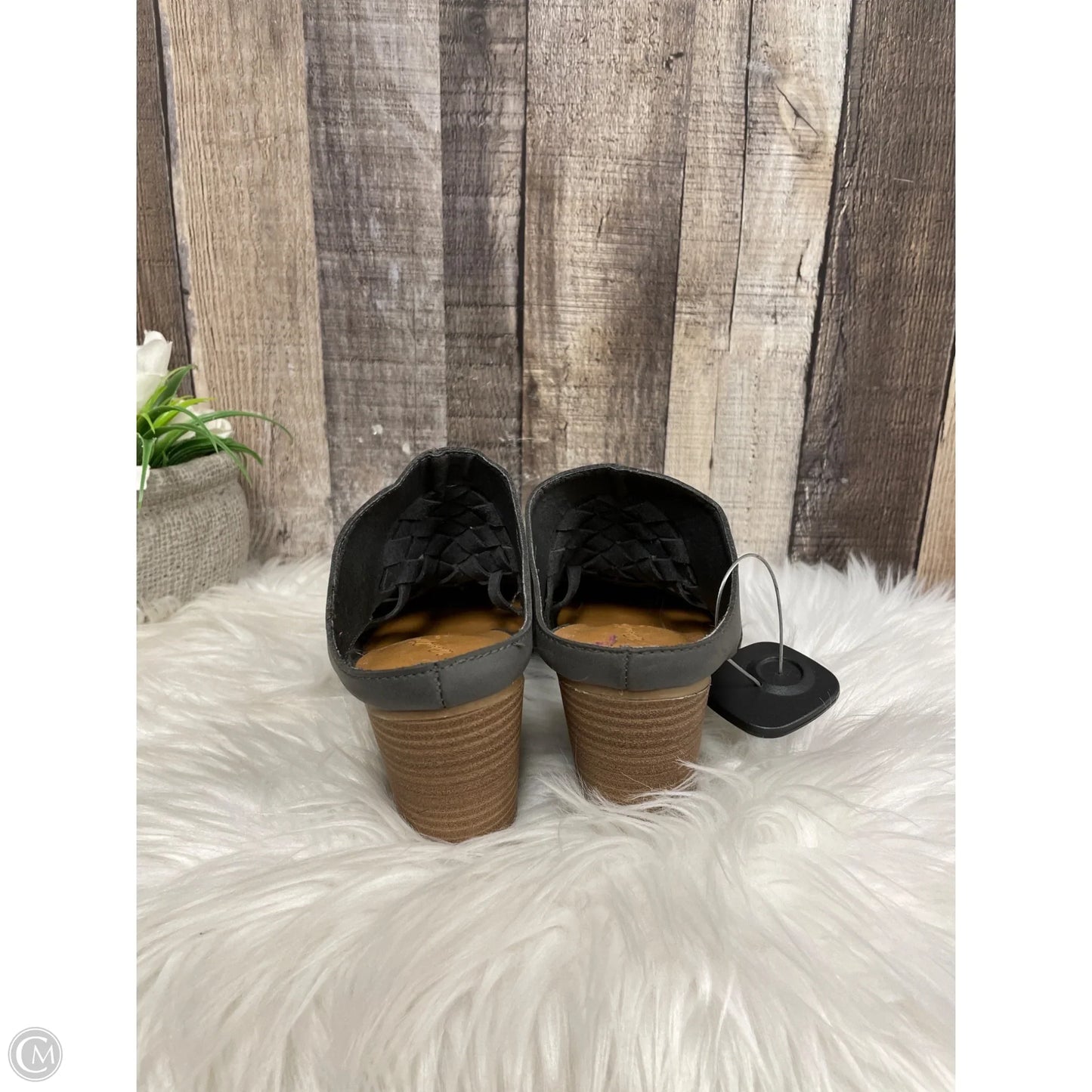 Shoes Heels Block By Universal Thread In Grey, Size: 6.5