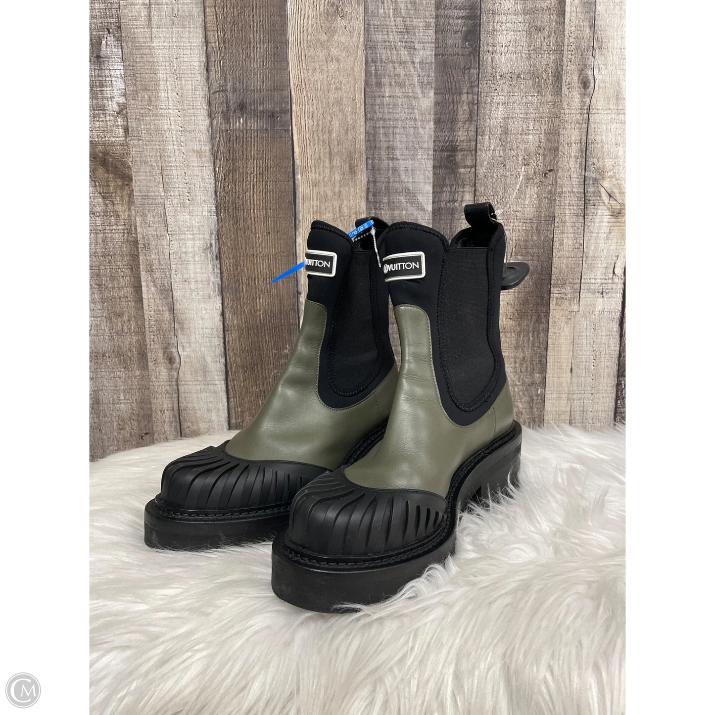 Boots Luxury Designer By Louis Vuitton In Green, Size: 8