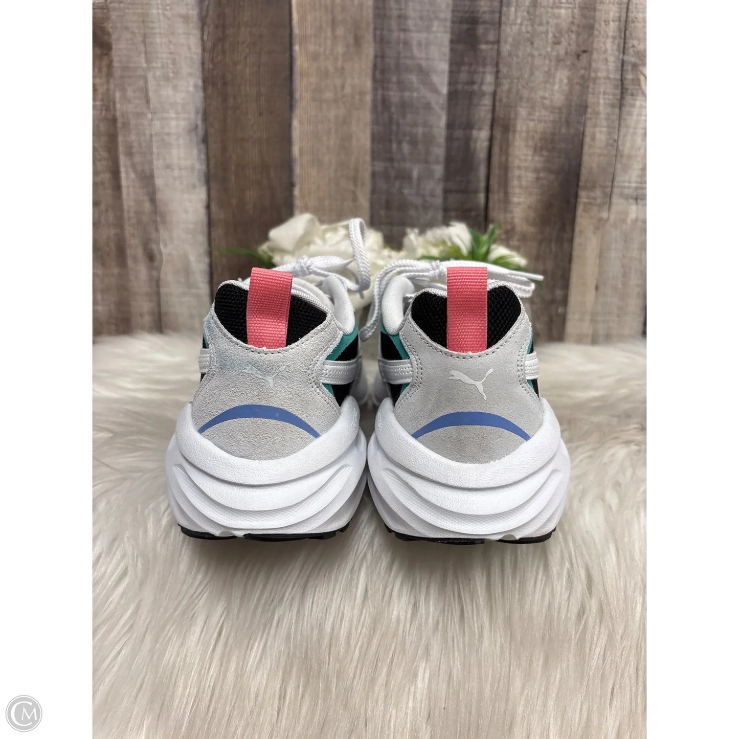 Shoes Athletic By Puma In White, Size: 8