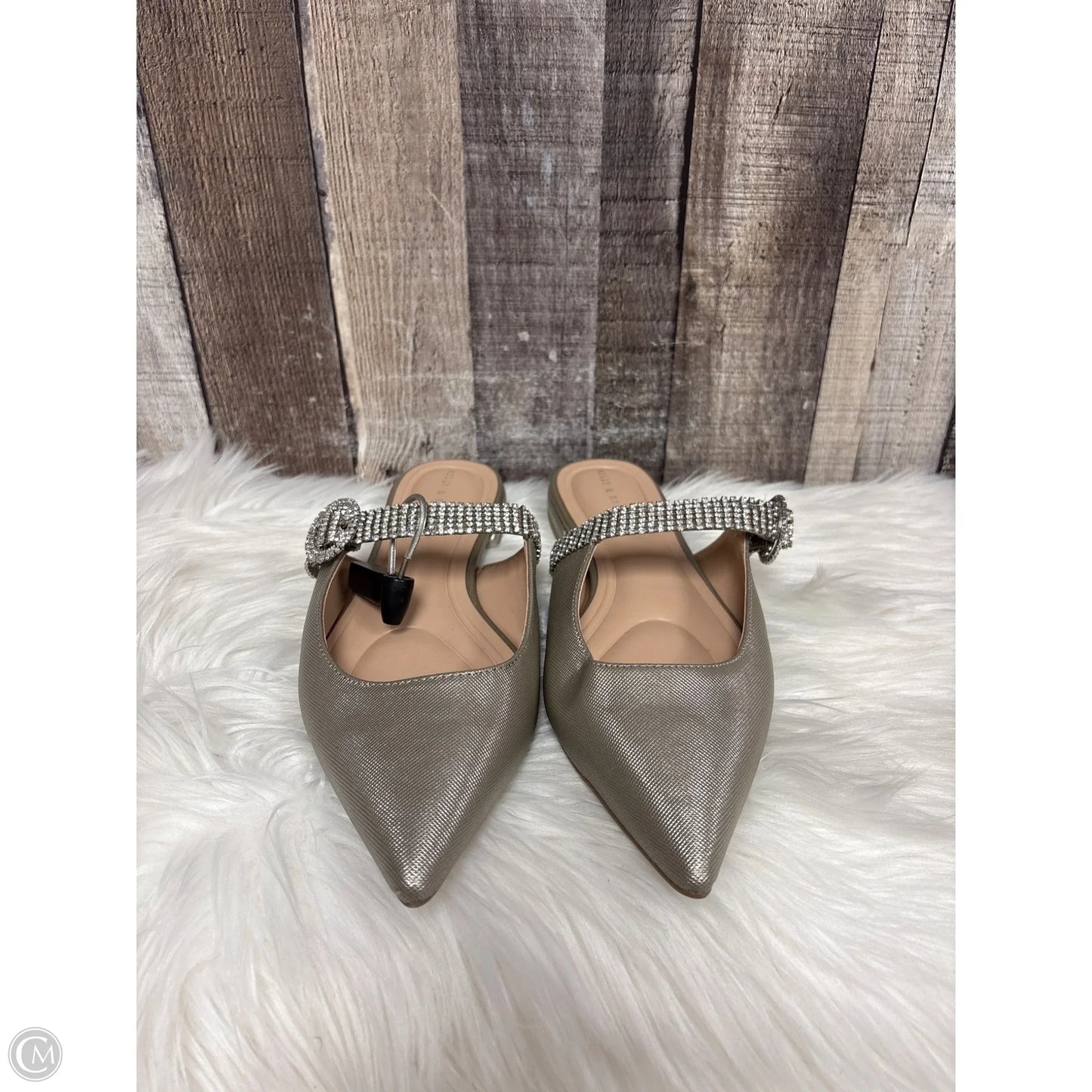 Sandals Flats By Kelly And Katie In Gold, Size: 10