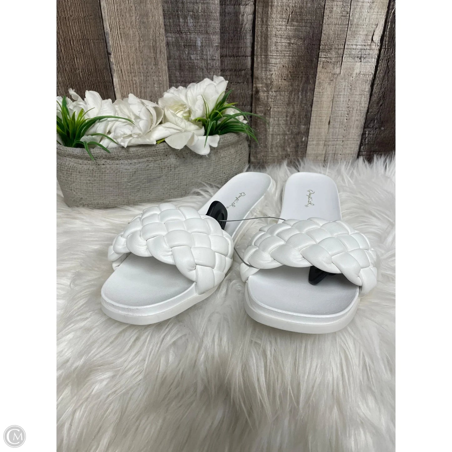 Sandals Flats By Qupid In White, Size: 10