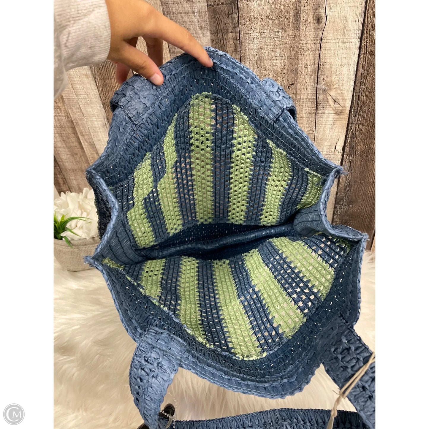 Handbag By Universal Thread, Size: Medium