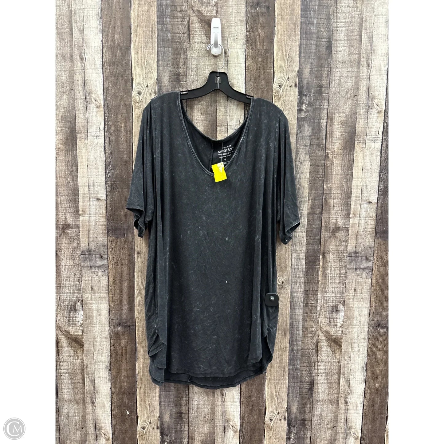 Top Short Sleeve By Torrid In Grey, Size: 4x