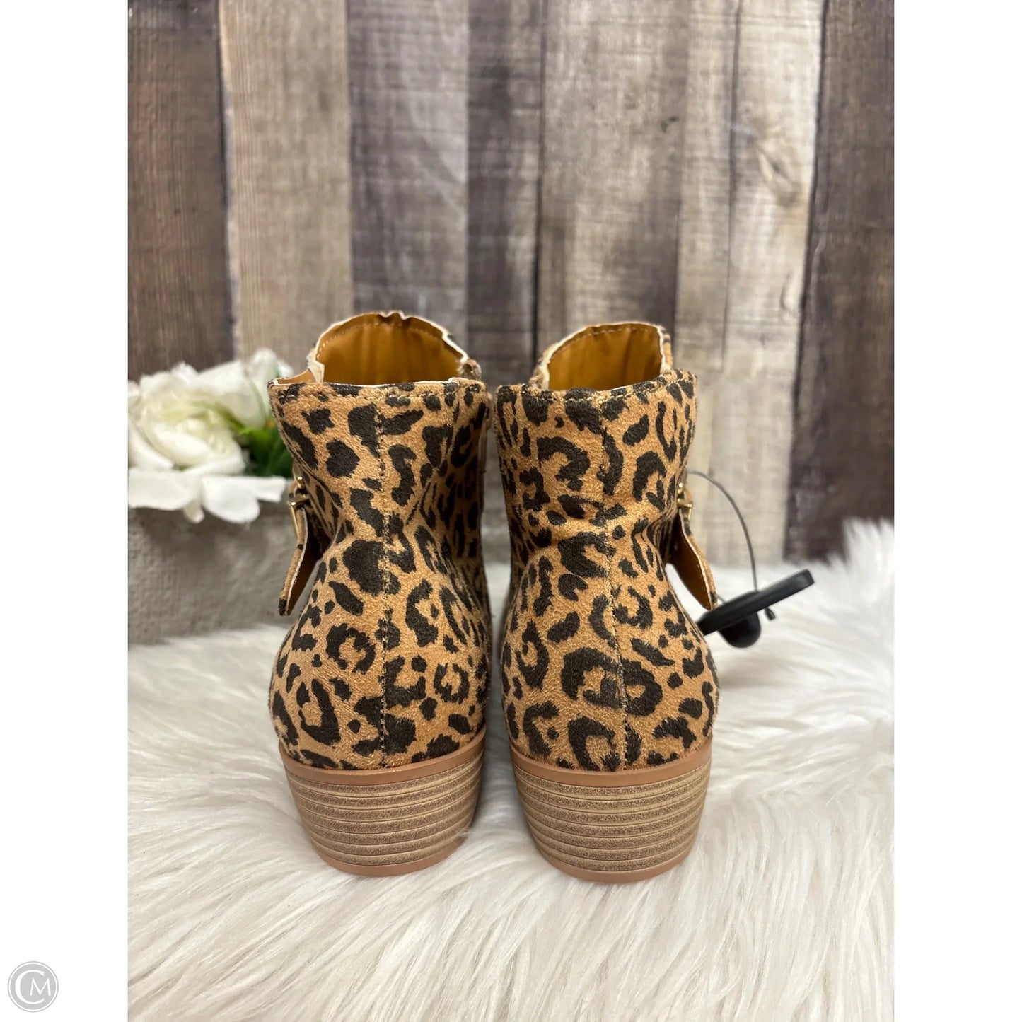 Boots Ankle Flats By Cmf In Animal Print, Size: 6