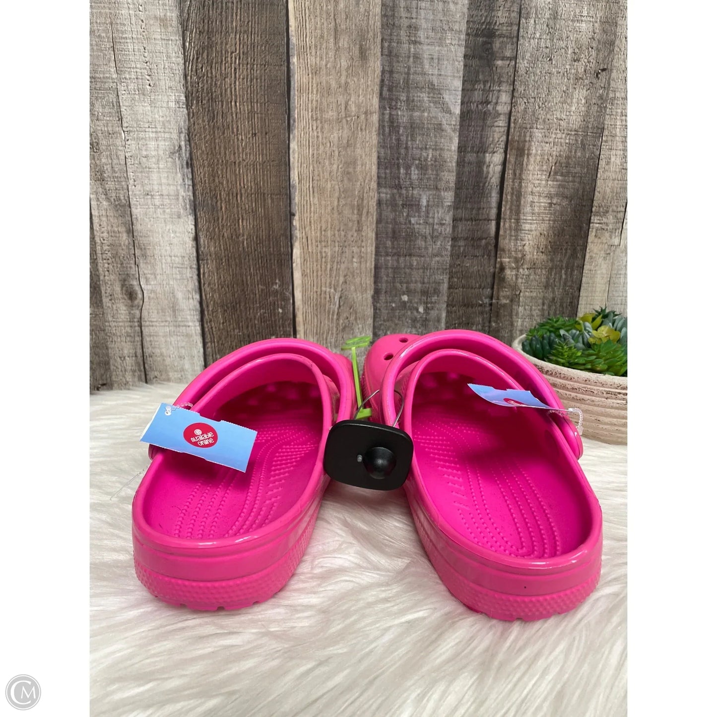 Shoes Flats By Crocs In Pink, Size: 5