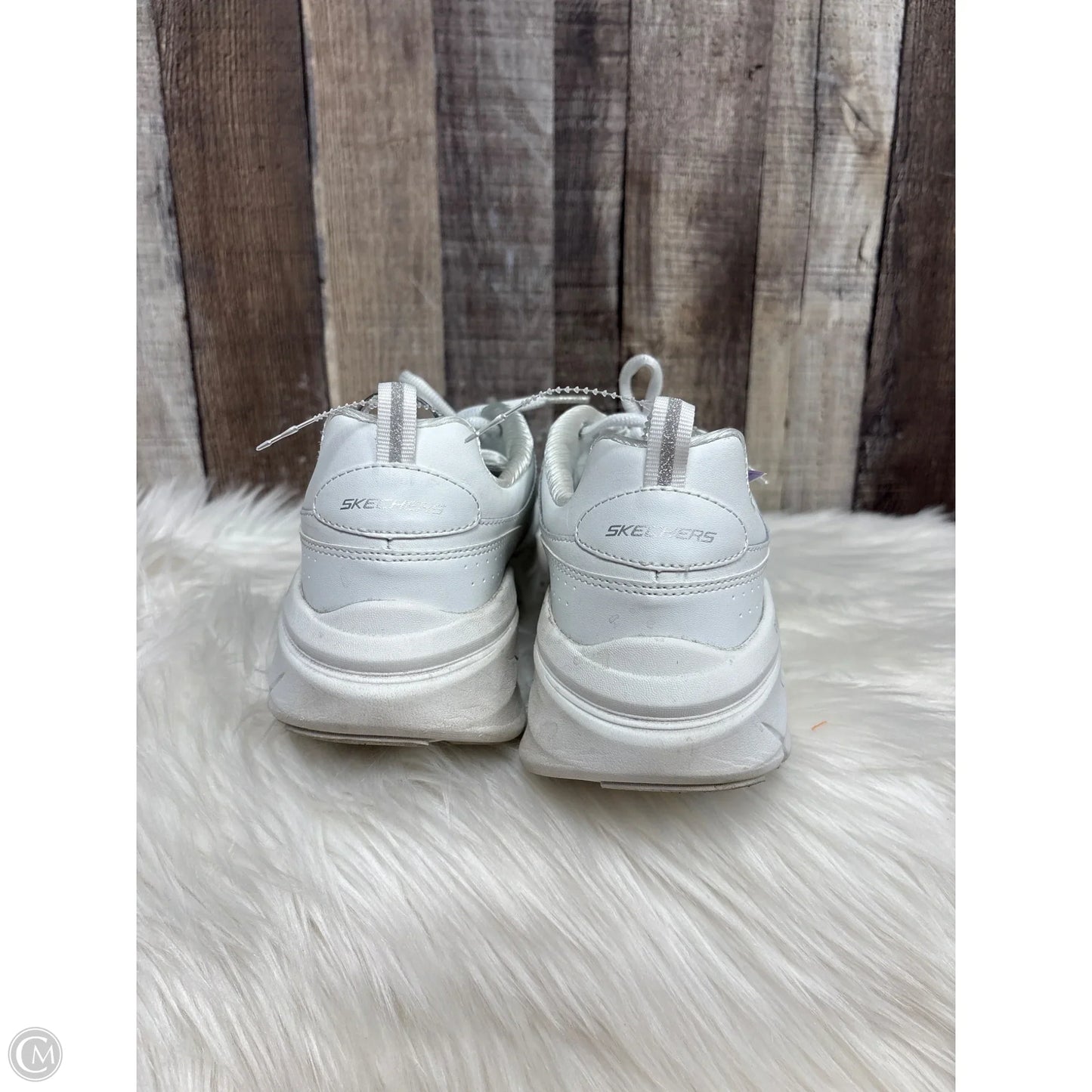 Shoes Athletic By Skechers In White, Size: 10