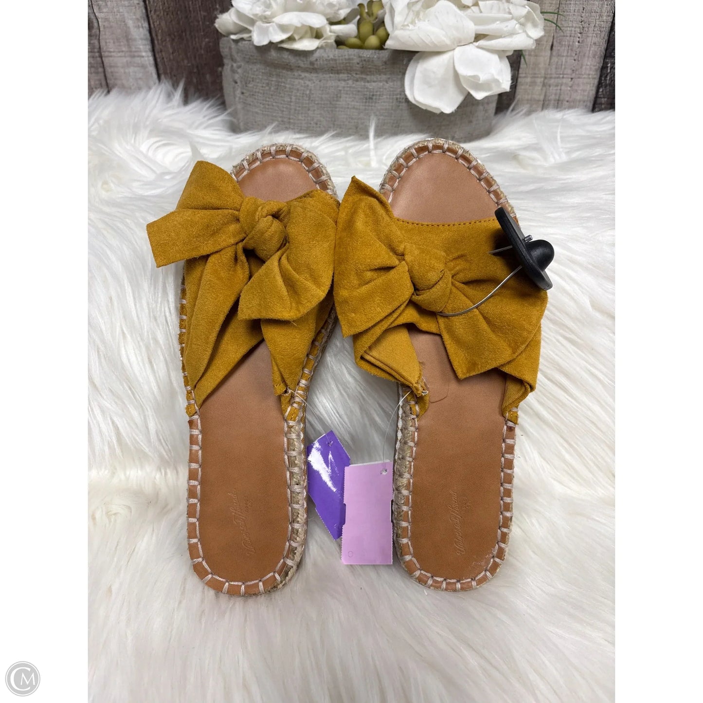 Shoes Flats By Universal Thread In Gold, Size: 8