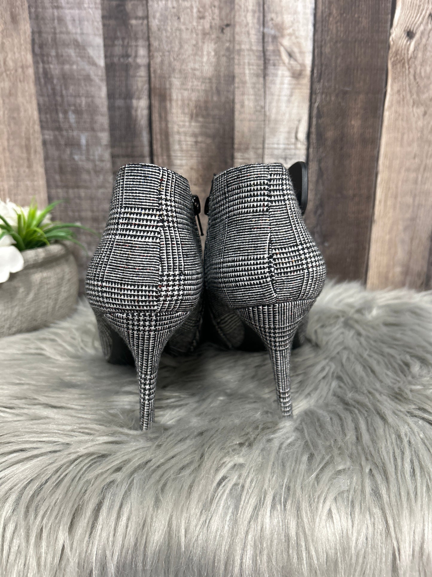 Boots Ankle Heels By Cmf In Black & White, Size: 10