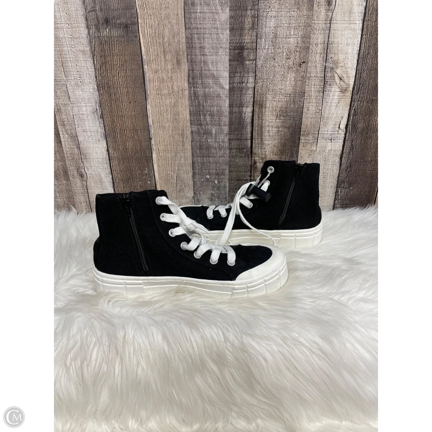 Shoes Sneakers By Mad Love In Black, Size: 9