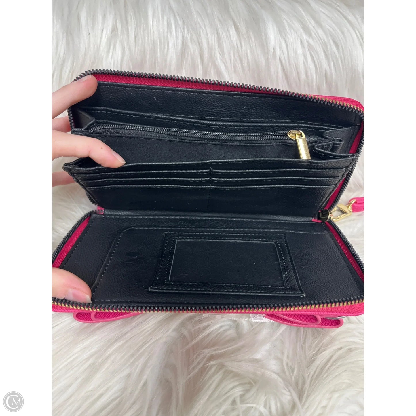 Wristlet By Betsey Johnson, Size: Medium