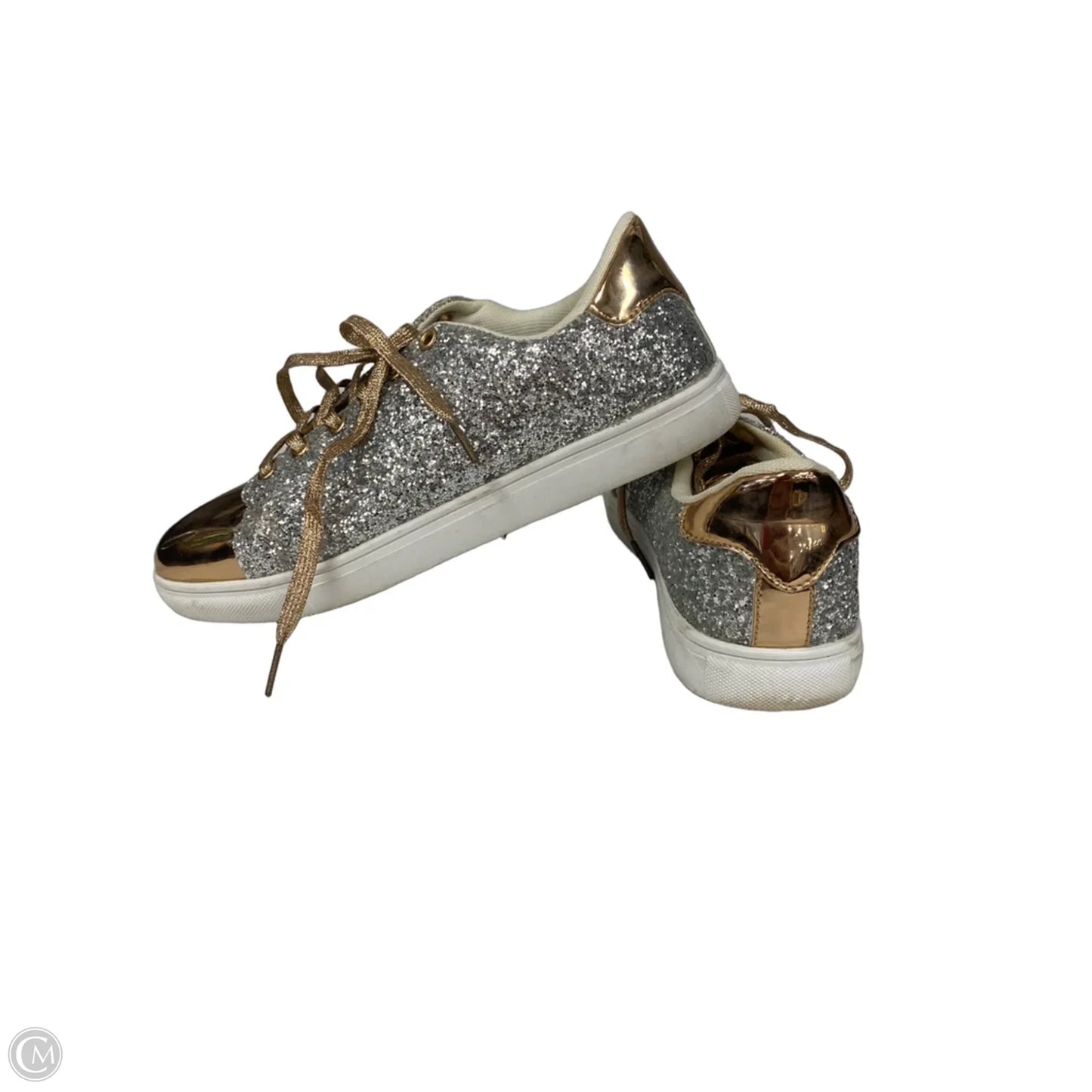 Shoes Sneakers By Clothes Mentor In Silver & White, Size: 8.5