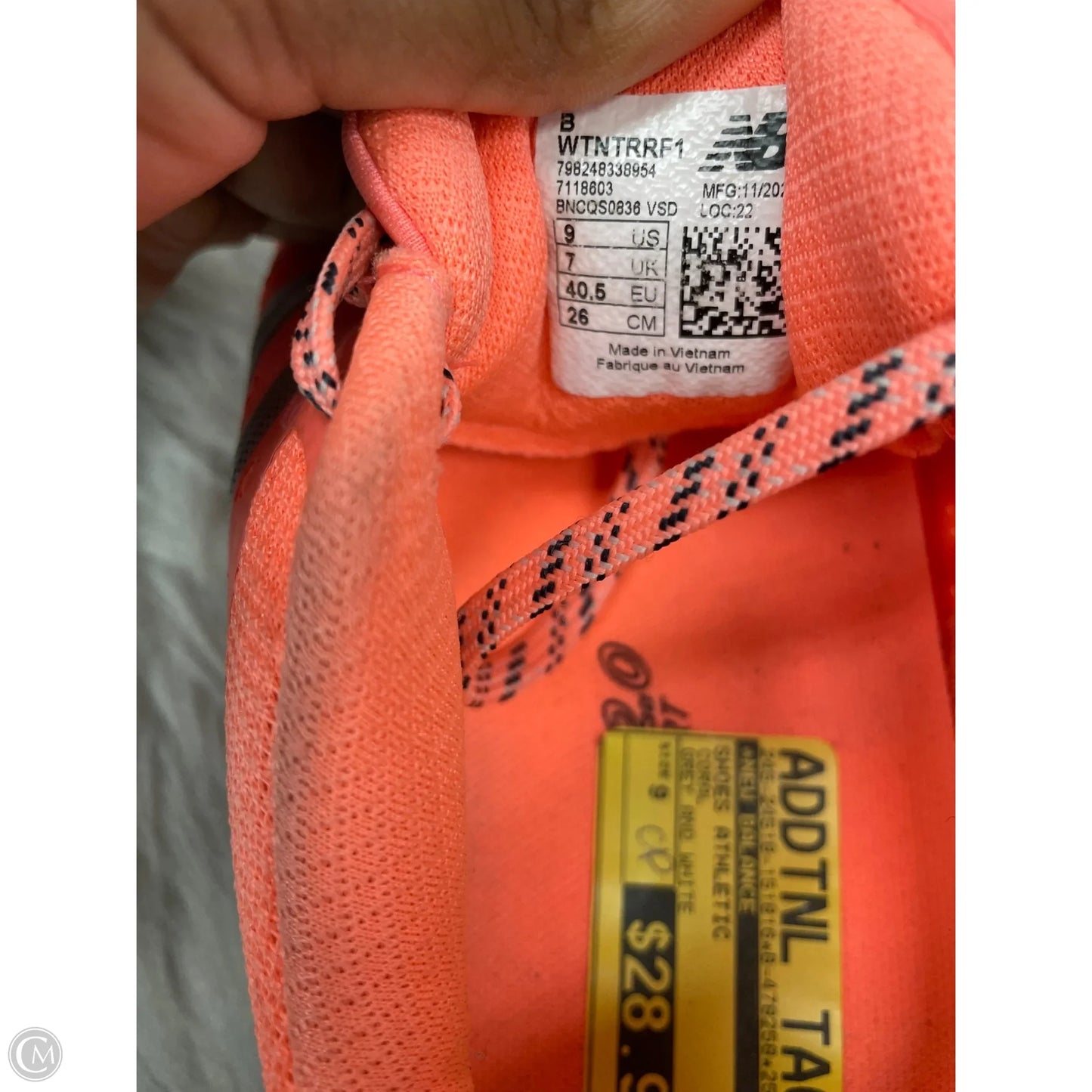 Shoes Athletic By New Balance In Coral, Size: 9