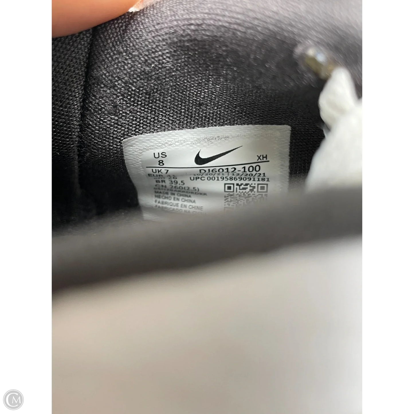 Shoes Athletic By Nike In White & Yellow, Size: 9.5