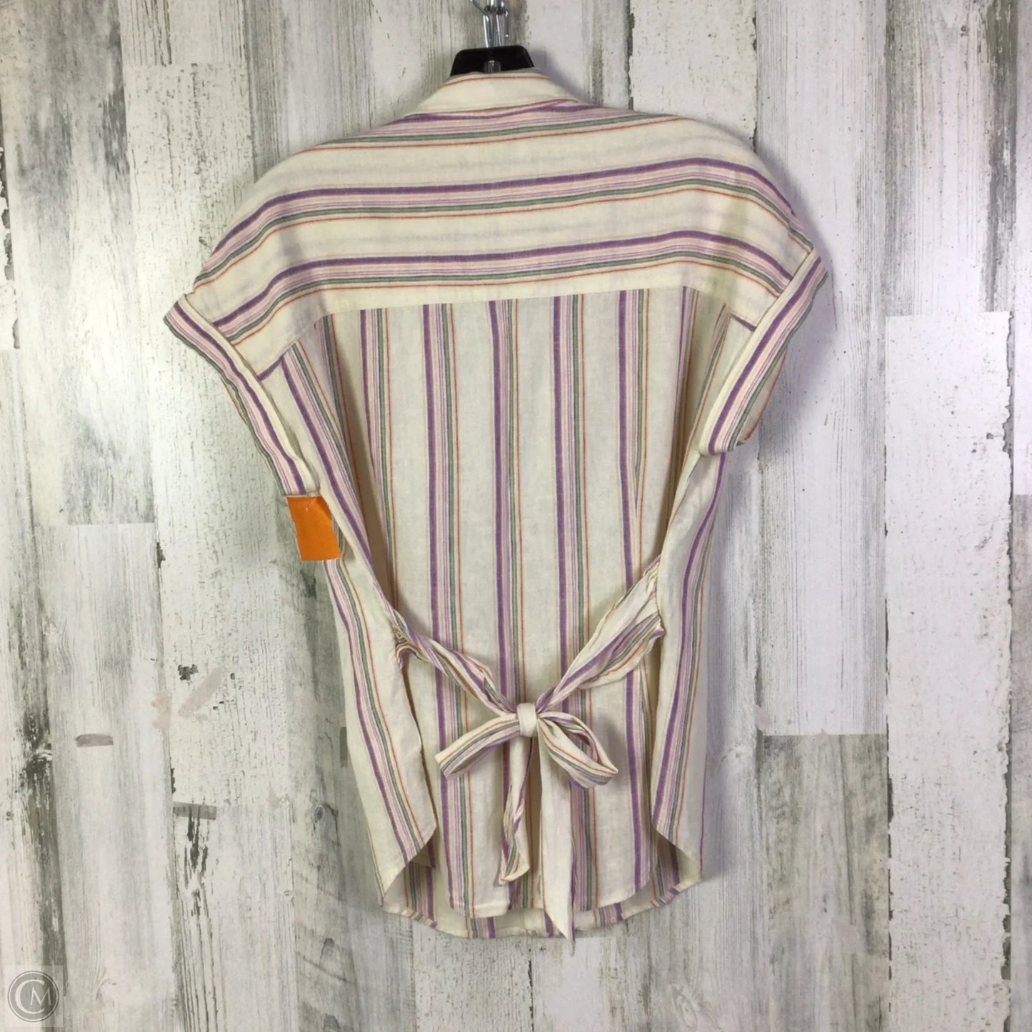 Top Short Sleeve By Clothes Mentor In Cream, Size: S