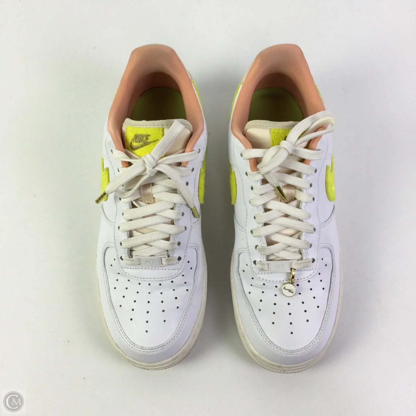 Shoes Athletic By Nike In White & Yellow, Size: 9.5