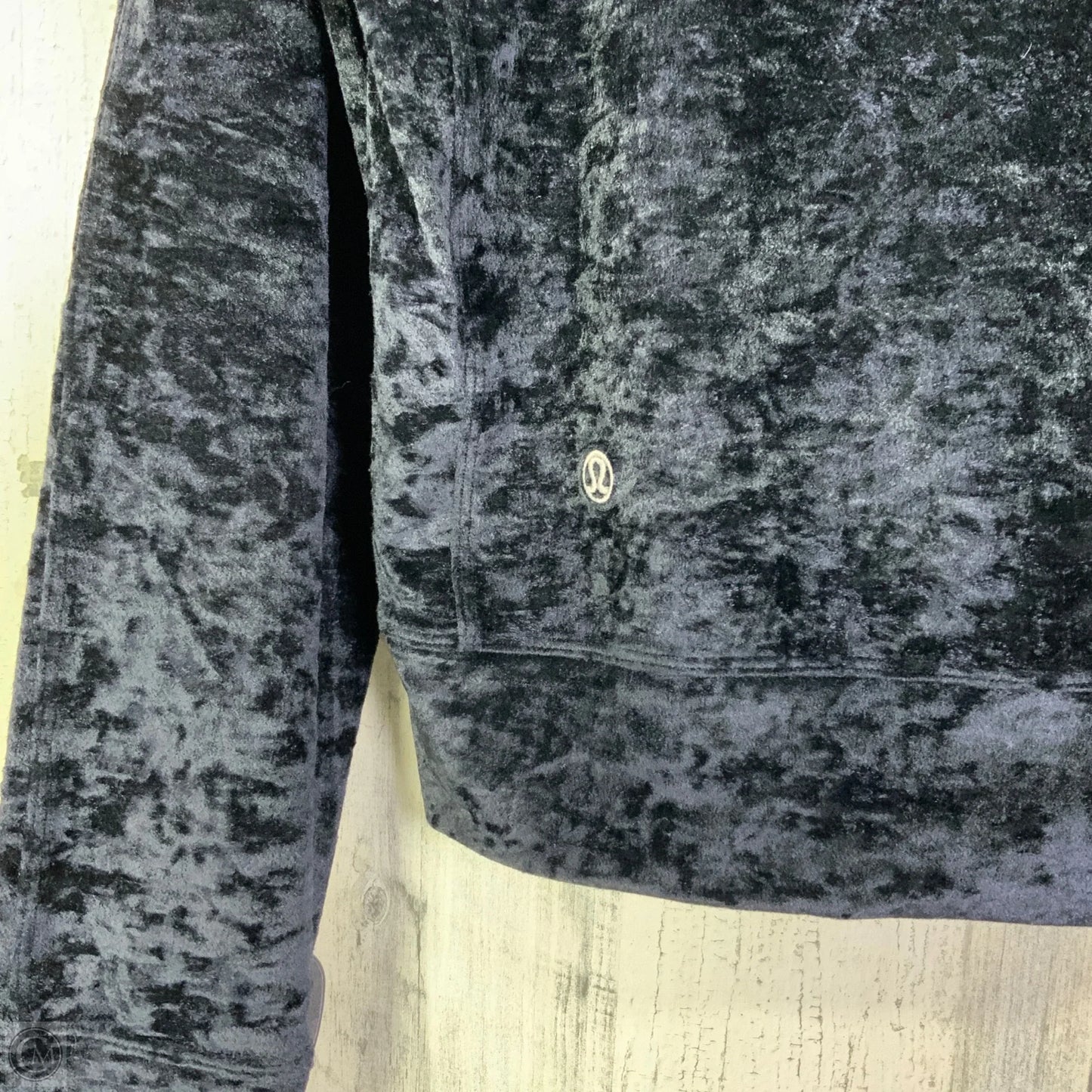 Athletic Top Long Sleeve Crewneck By Lululemon In Navy, Size: 6