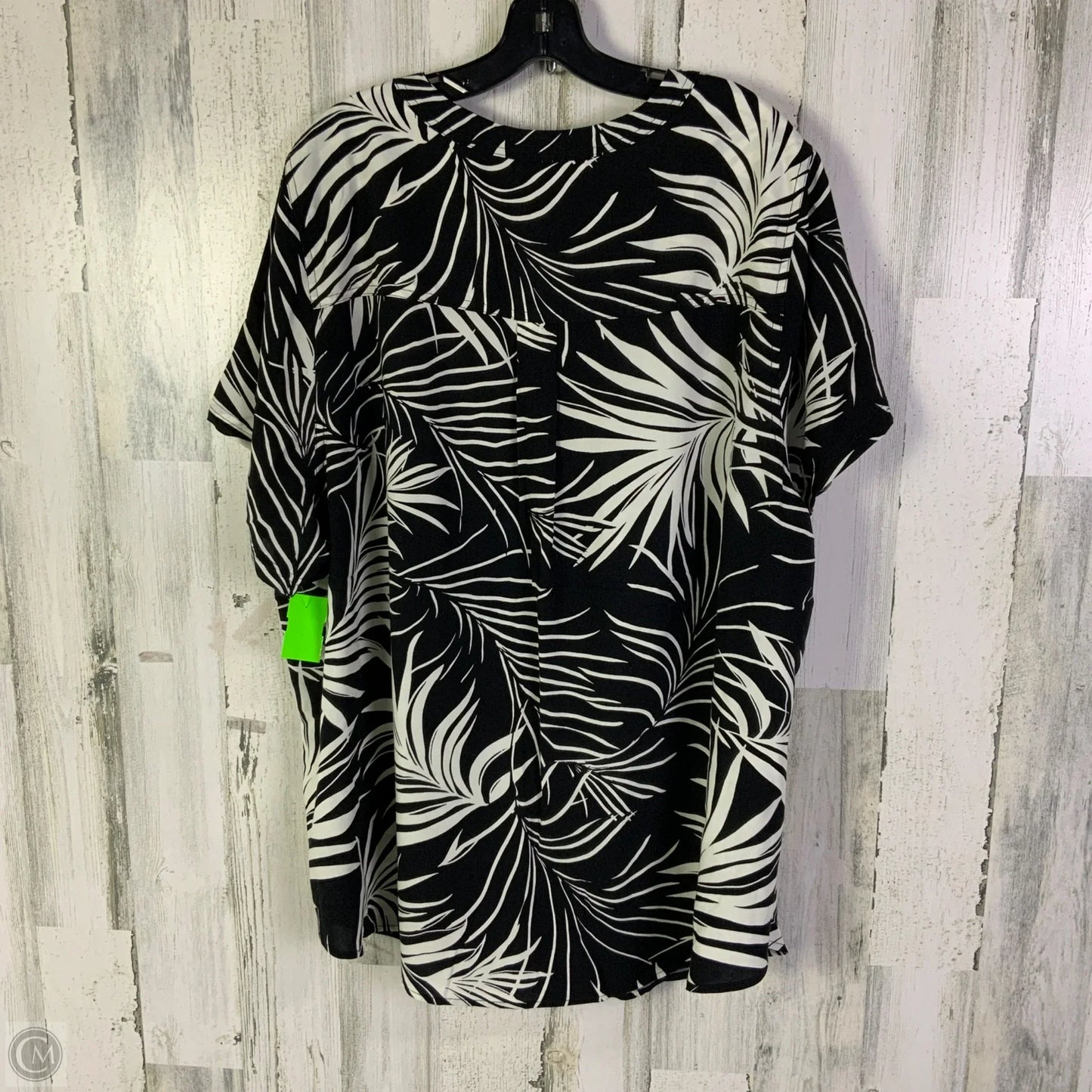Top Short Sleeve By Torrid In Black & White, Size: 3x