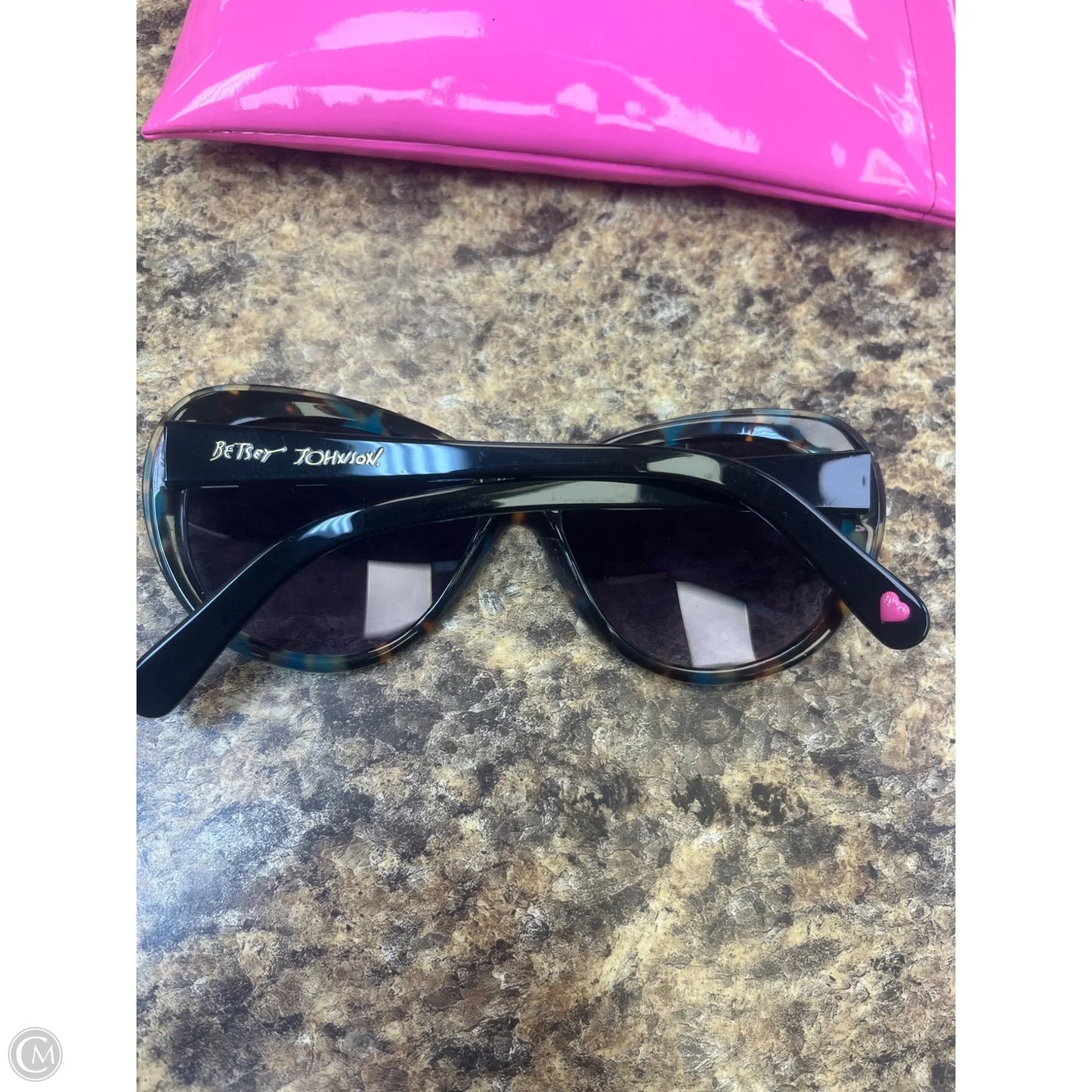 Sunglasses By Betsey Johnson, Size: Medium