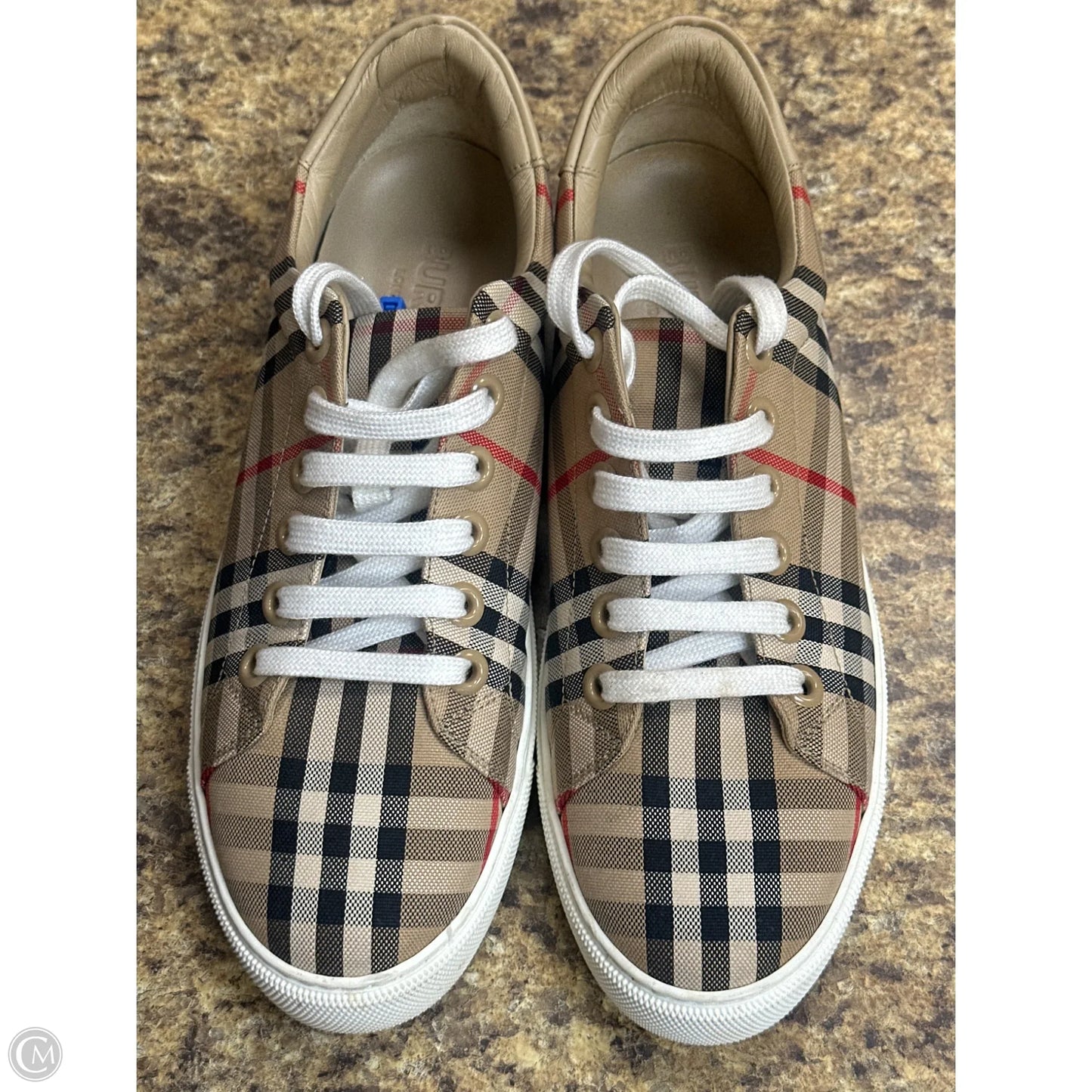 Shoes Luxury Designer By Burberry In Plaid Pattern, Size: 9.5