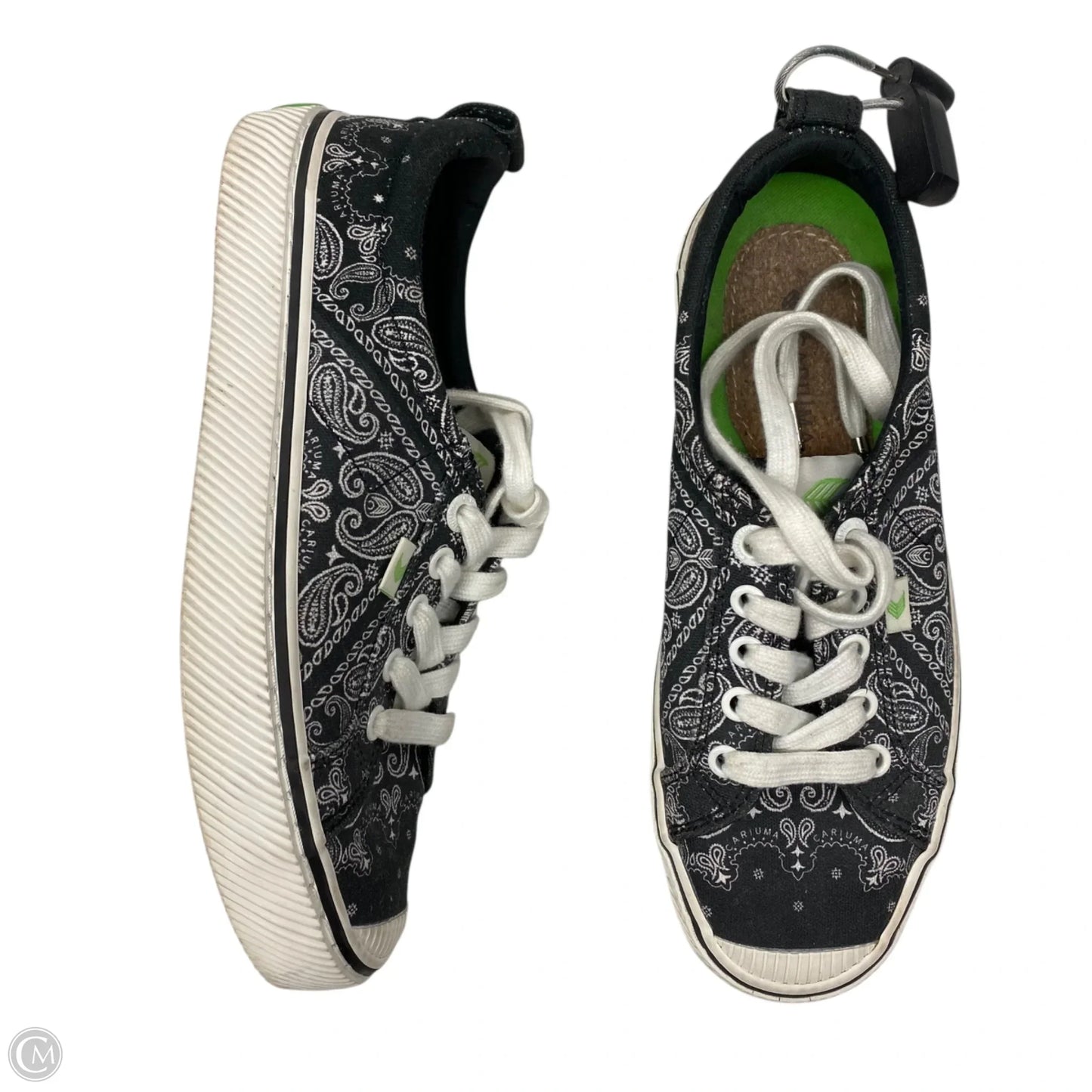 Shoes Sneakers By Cariuma In Black, Size: 7