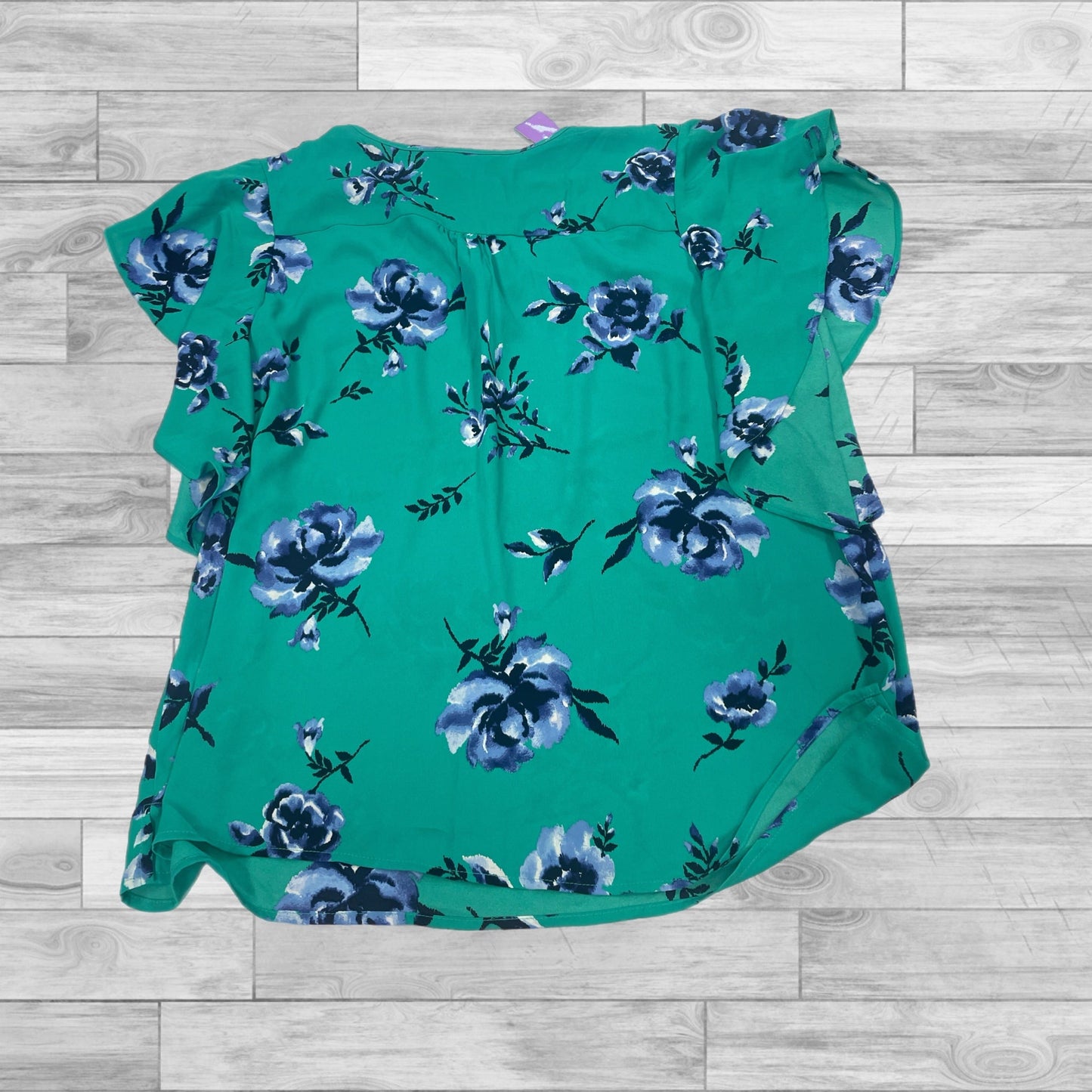 Top Short Sleeve By Counterparts In Green, Size: Xl