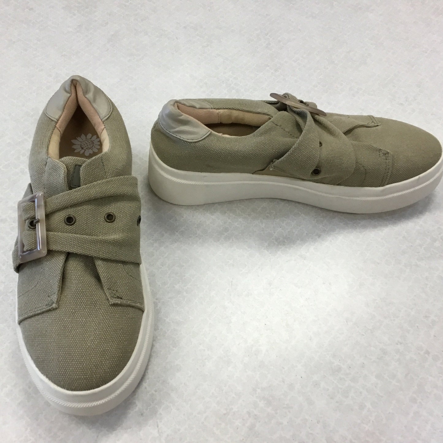 Shoes Flats By Yellow Box In Green & White, Size: 9