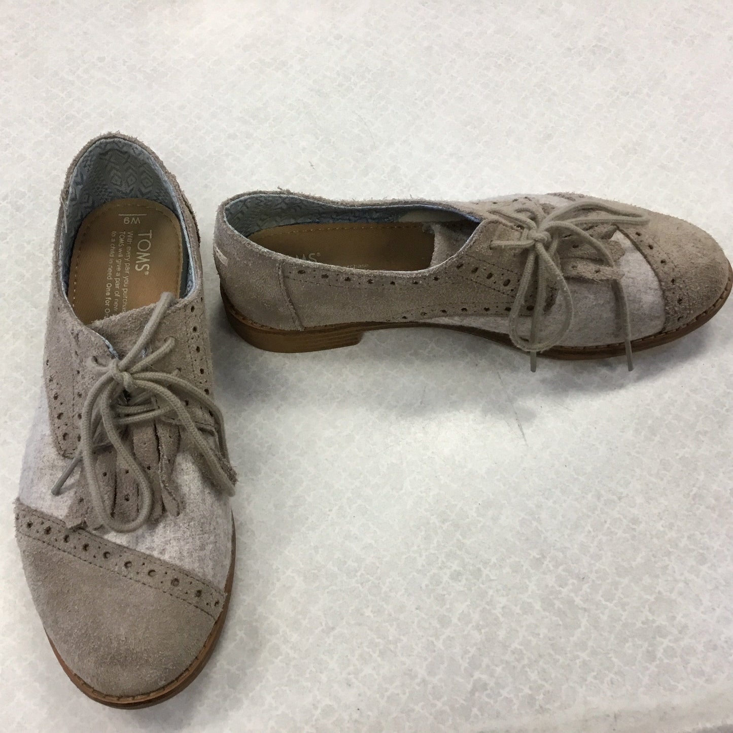 Shoes Flats By Toms In Brown, Size: 9