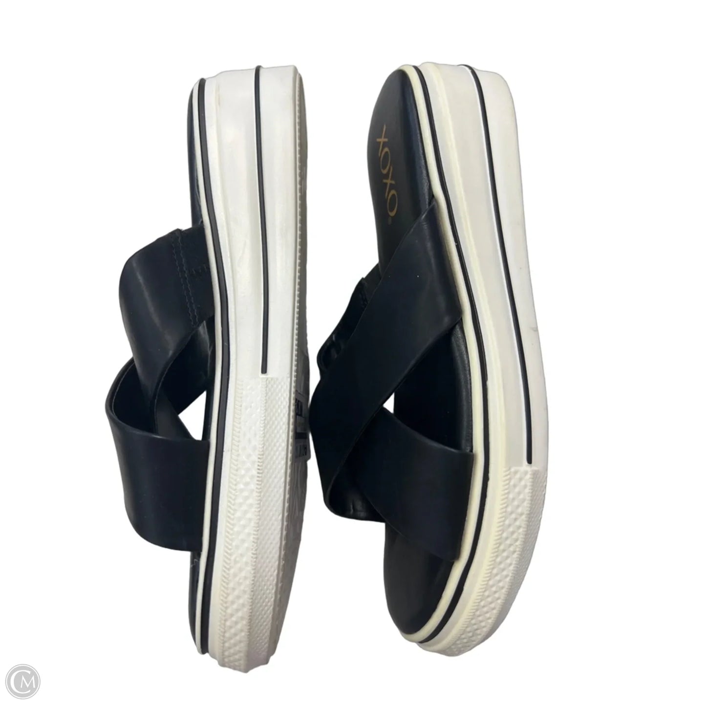 Sandals Flats By Xoxo In Black & White, Size: 9.5