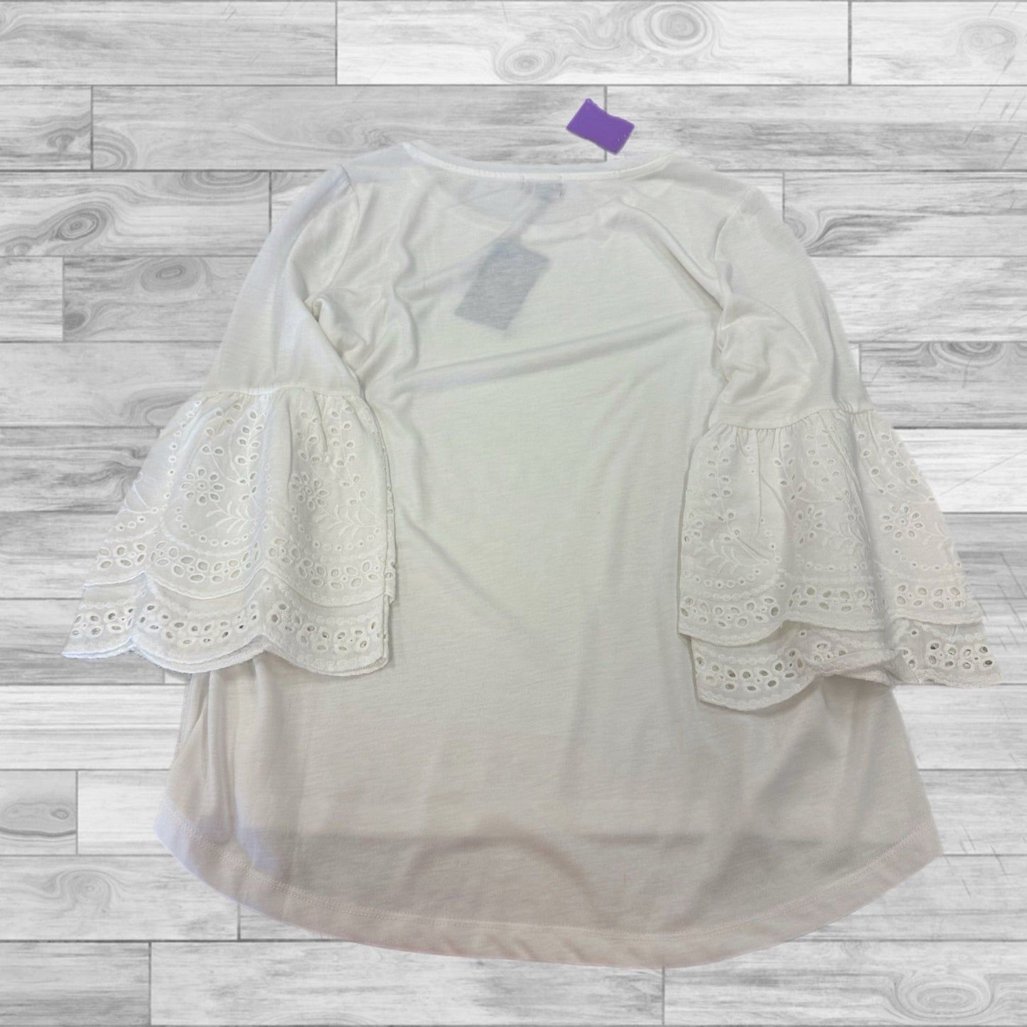 Top Short Sleeve By Clothes Mentor In White, Size: M