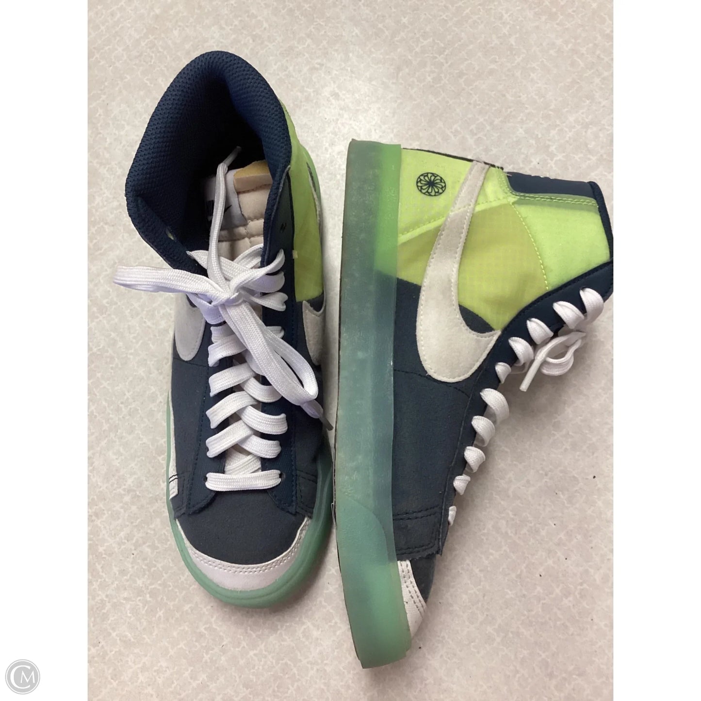Shoes Sneakers By Nike In Green, Size: 5.5